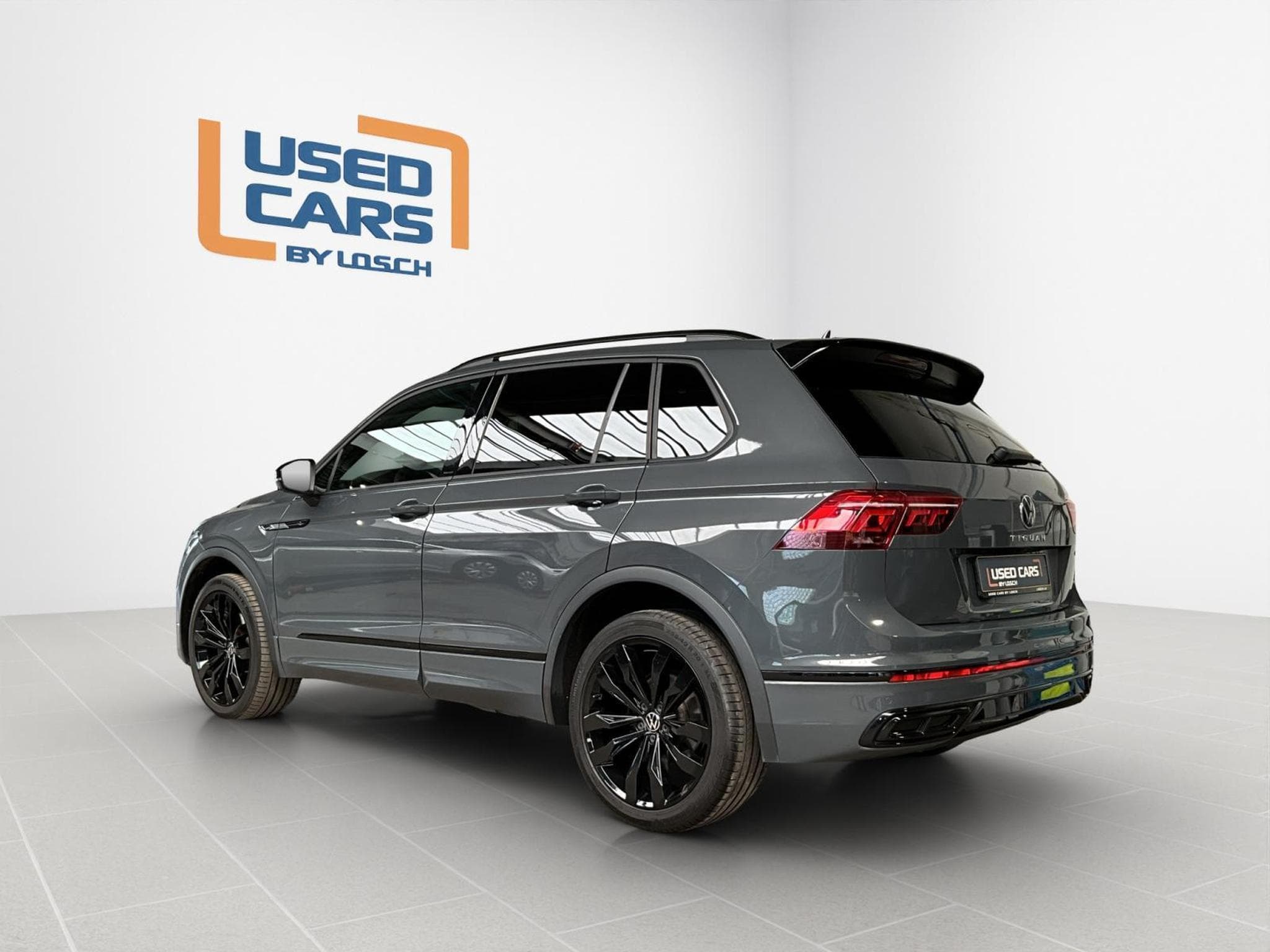 VW Tiguan R-Line+4M+DSG+Pano+BlackStyle+AHK (2023) - Foto 5