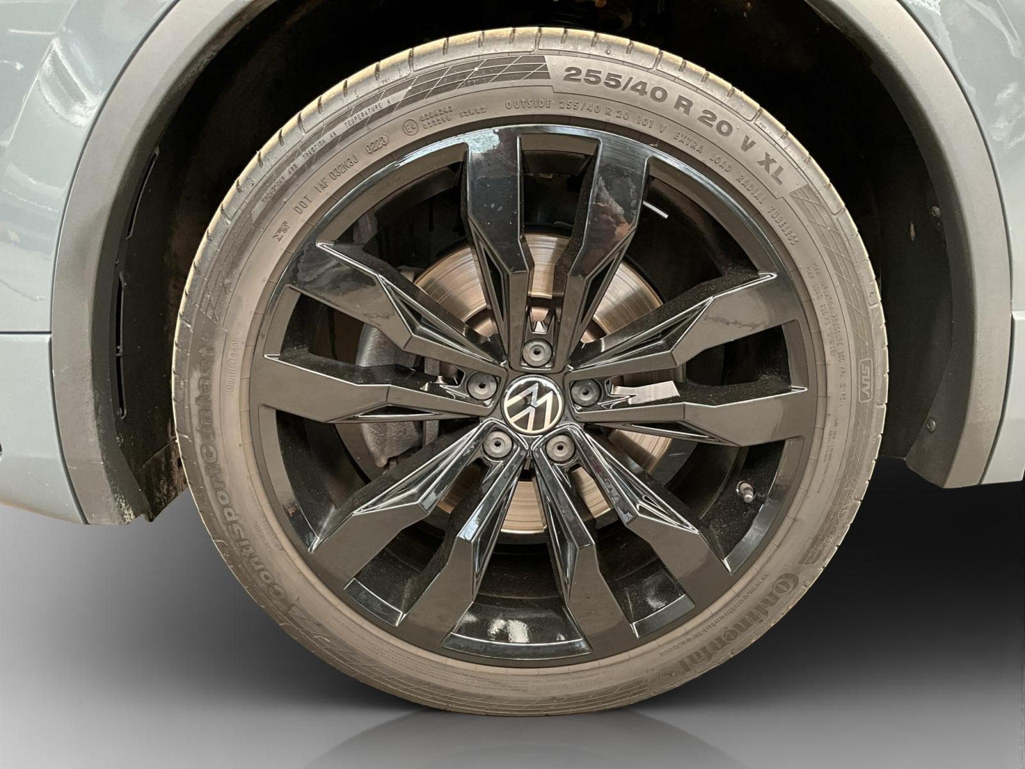 VW Tiguan R-Line+4M+DSG+Pano+BlackStyle+AHK (2023) - Foto 8