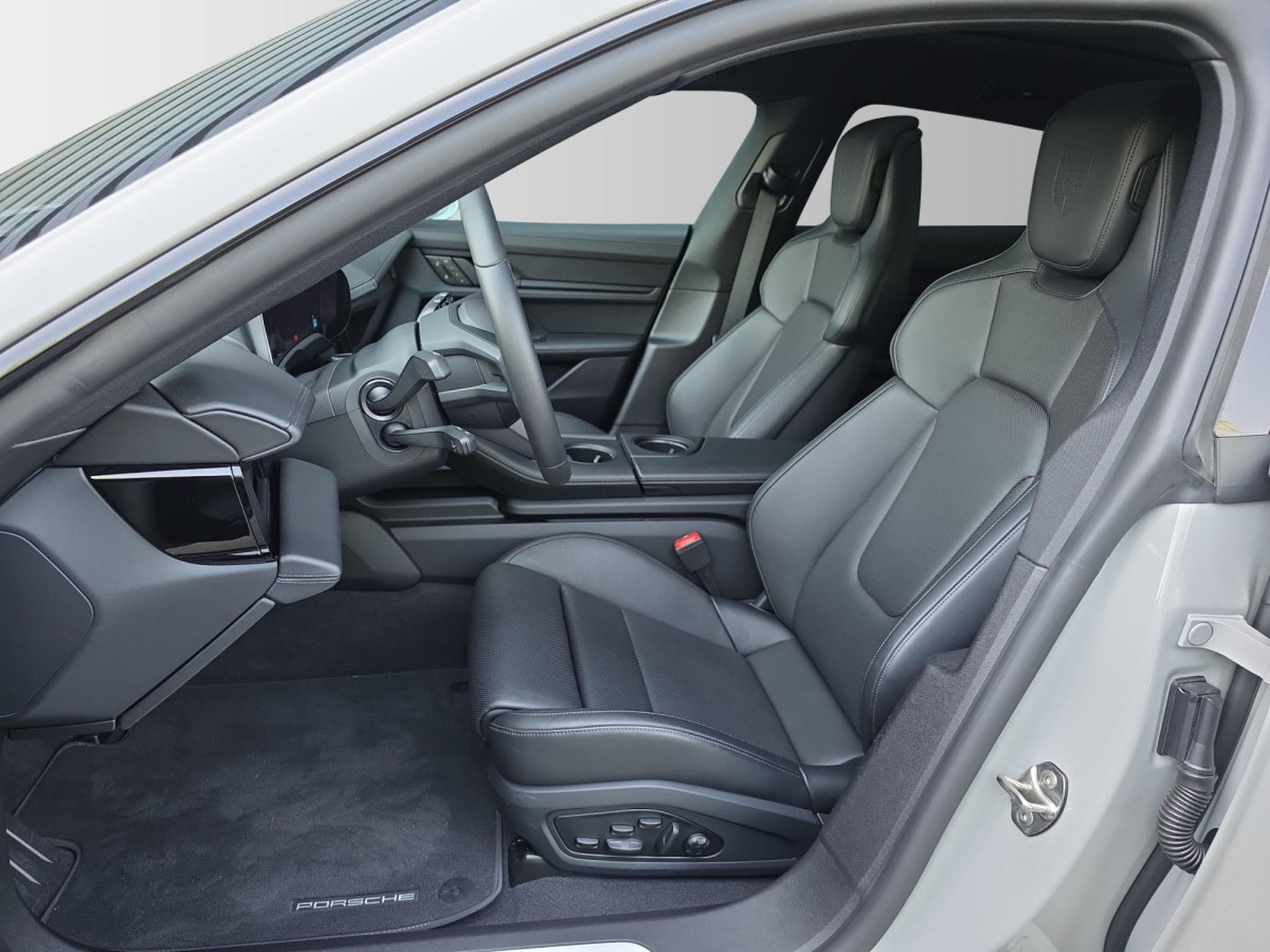 Porsche Taycan Turbo Cross Turismo (2024) - Photo 10