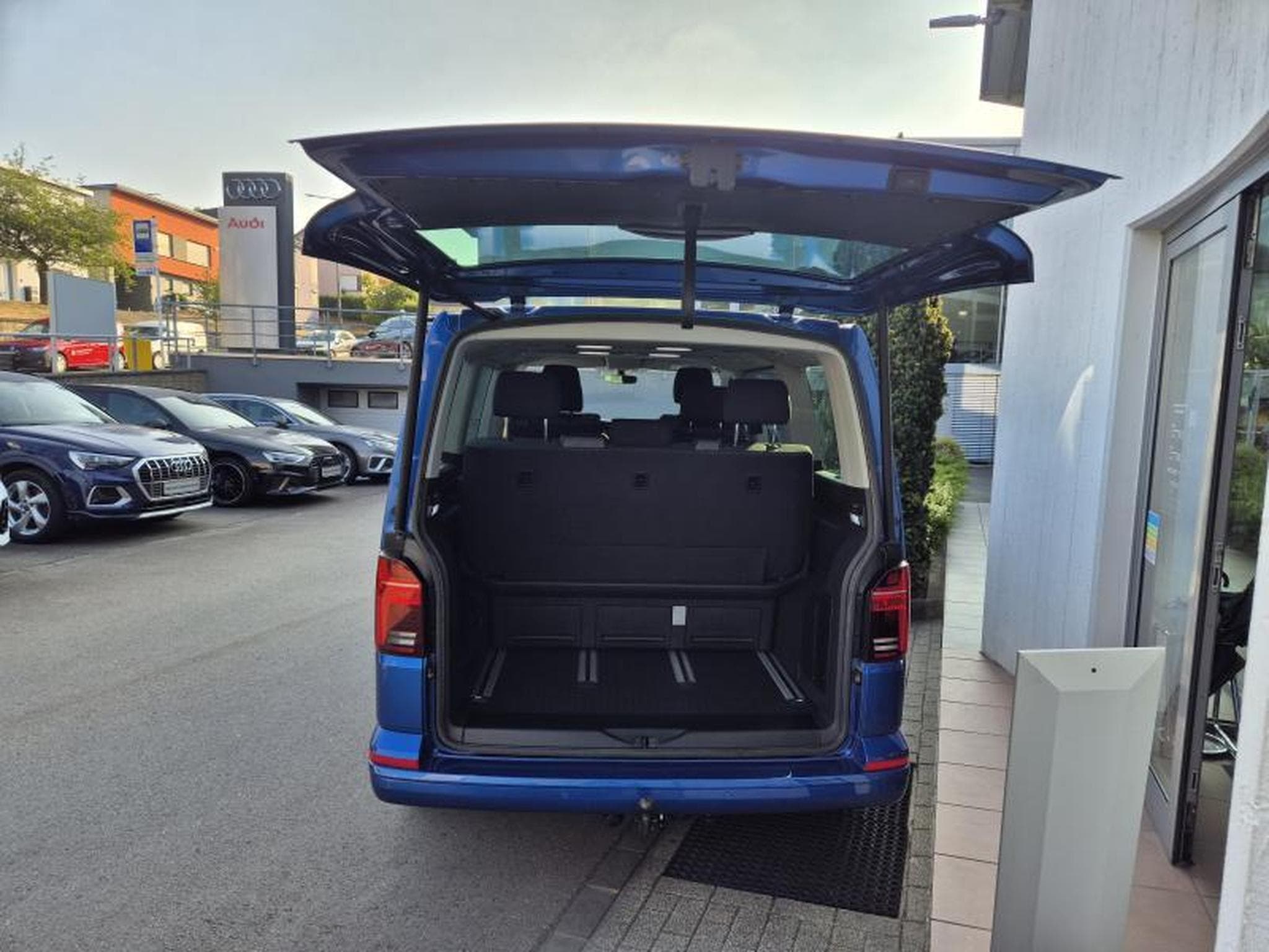 VW Multivan Trendline (2020) - Photo 13