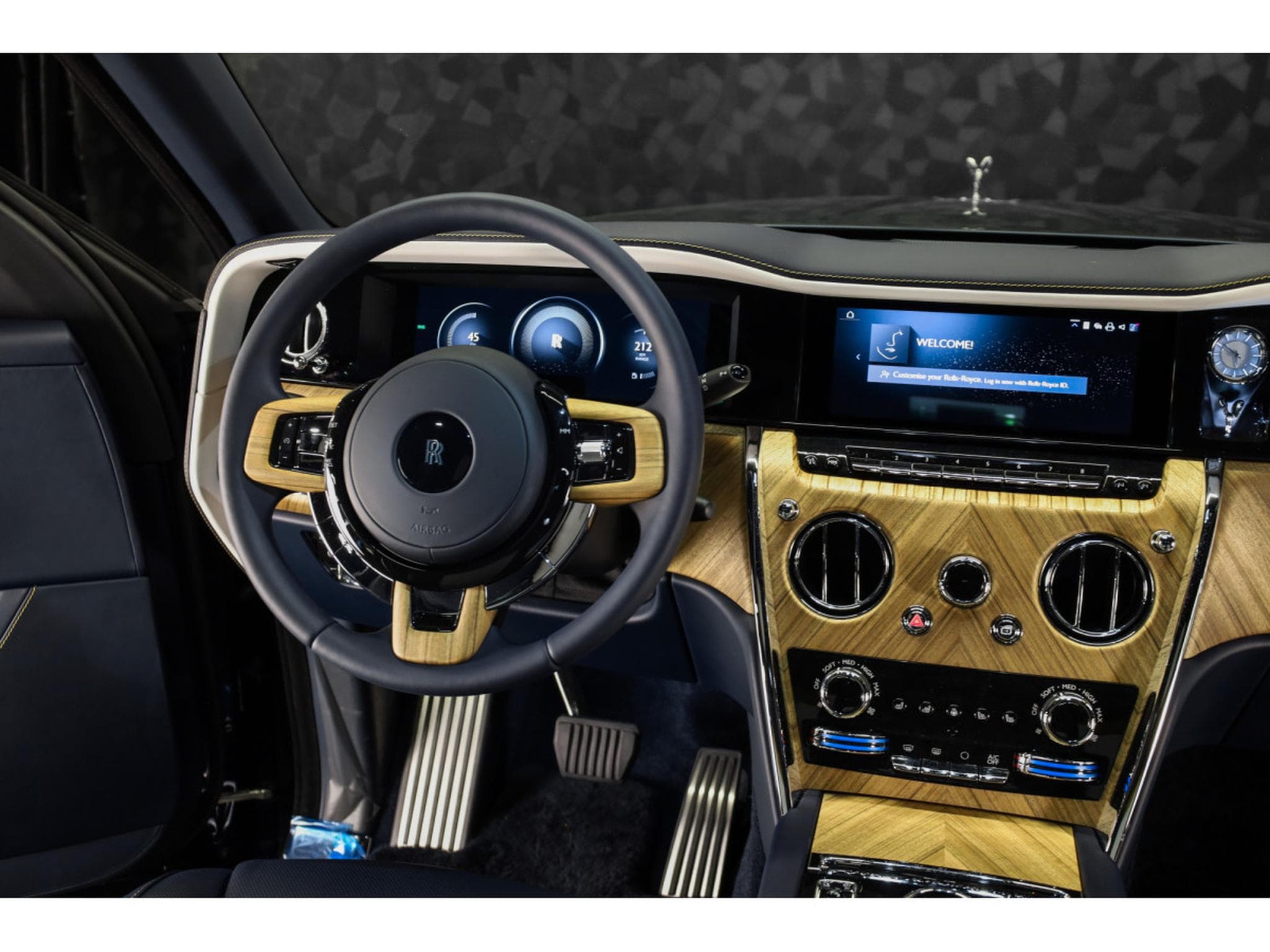Rolls-Royce Cullinan 6.75 V12 - Midnight Sapphire (2026) - Photo 17