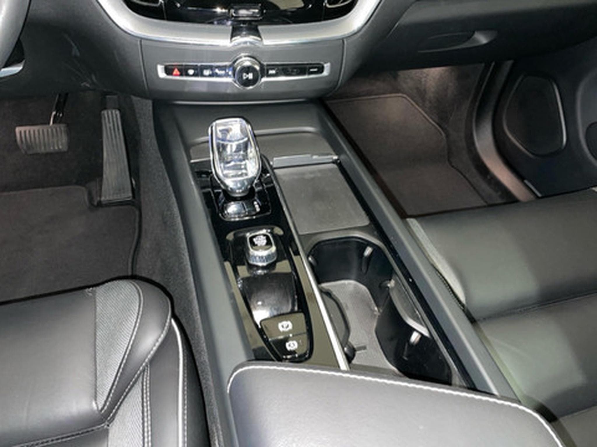 Volvo XC60 2.0 B4 D 4x4 Ultimate Dark Aut. (2023) - Foto 10