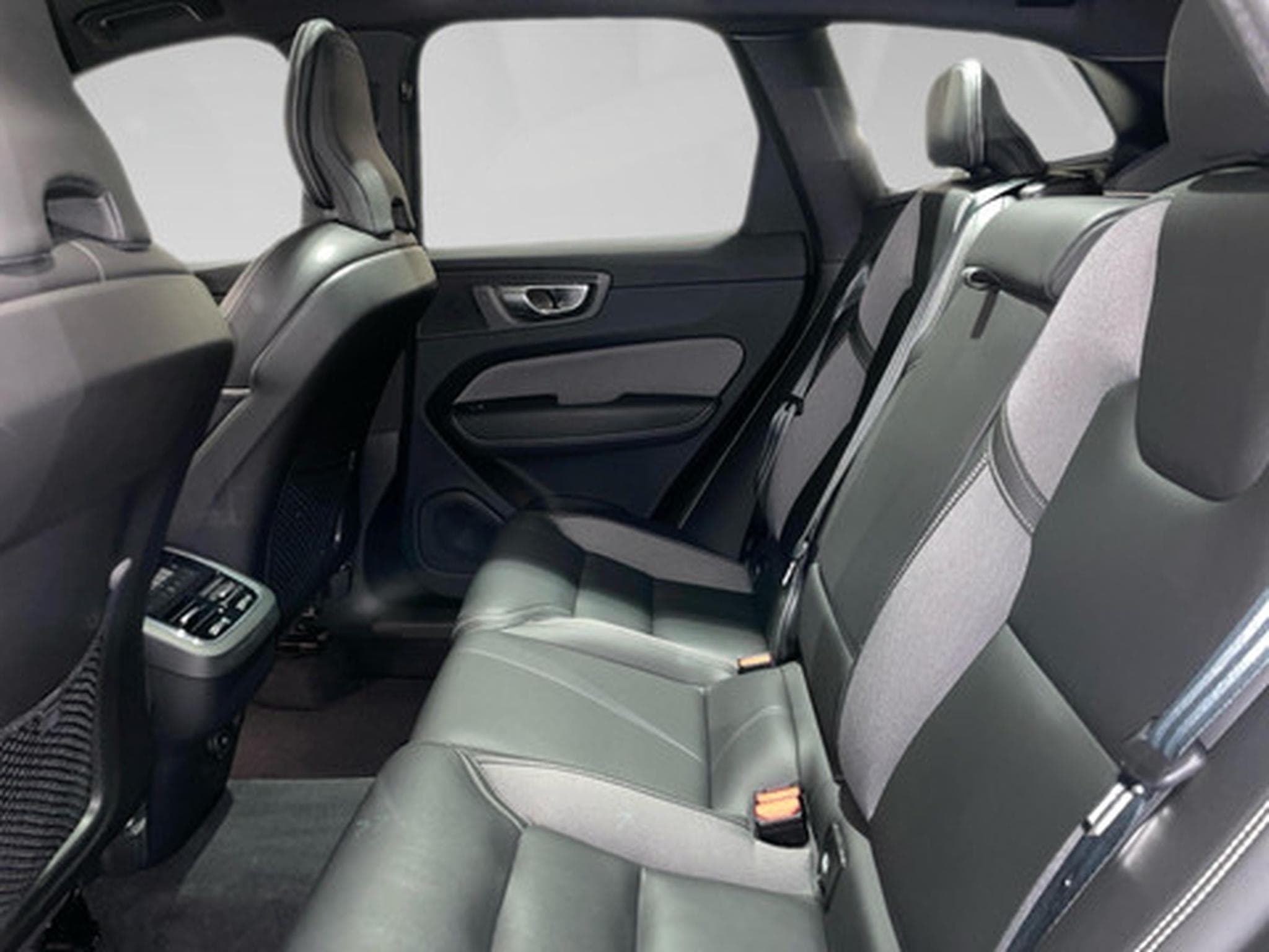 Volvo XC60 2.0 B4 D 4x4 Ultimate Dark Aut. (2023) - Foto 11