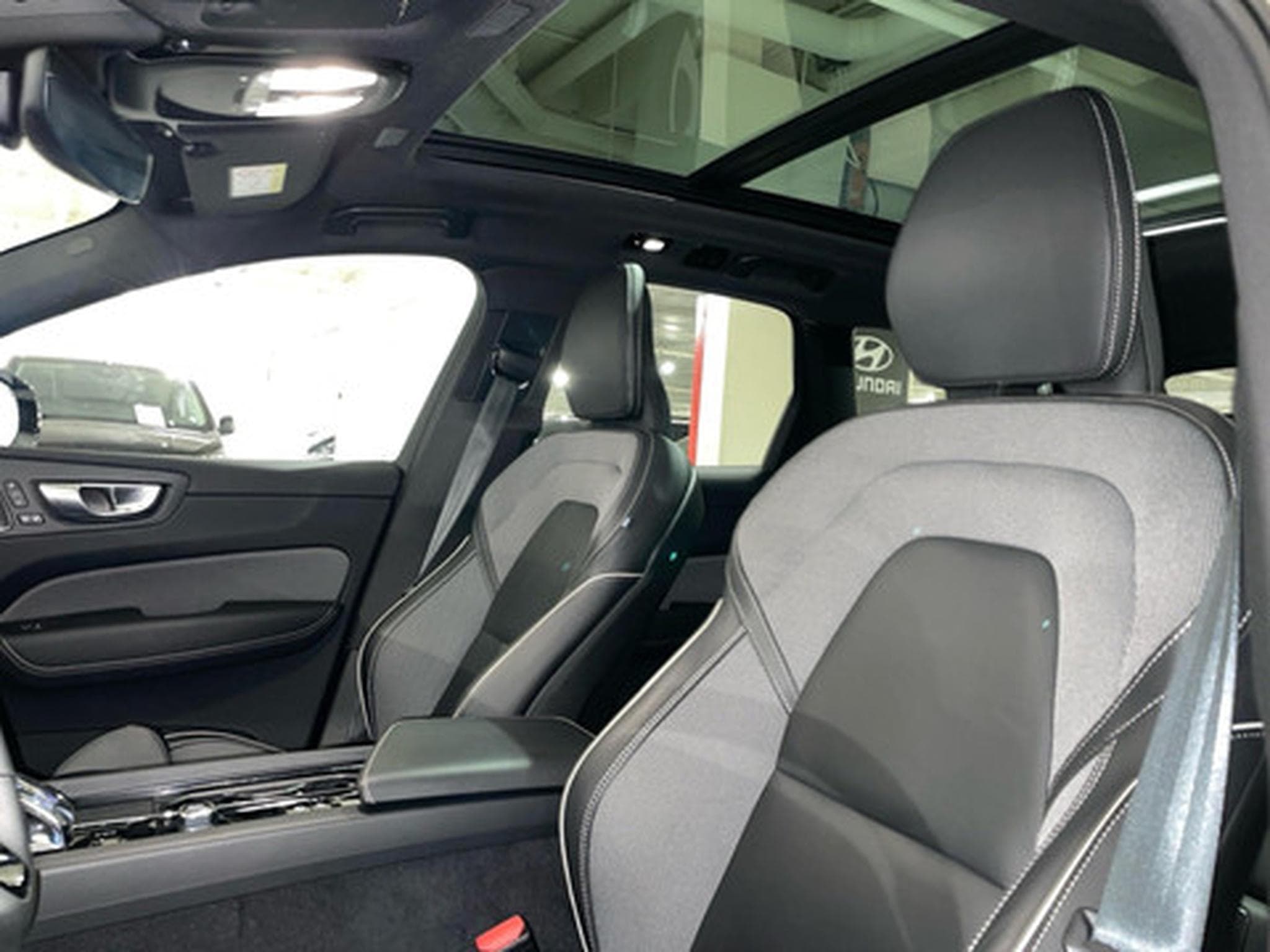 Volvo XC60 2.0 B4 D 4x4 Ultimate Dark Aut. (2023) - Foto 13