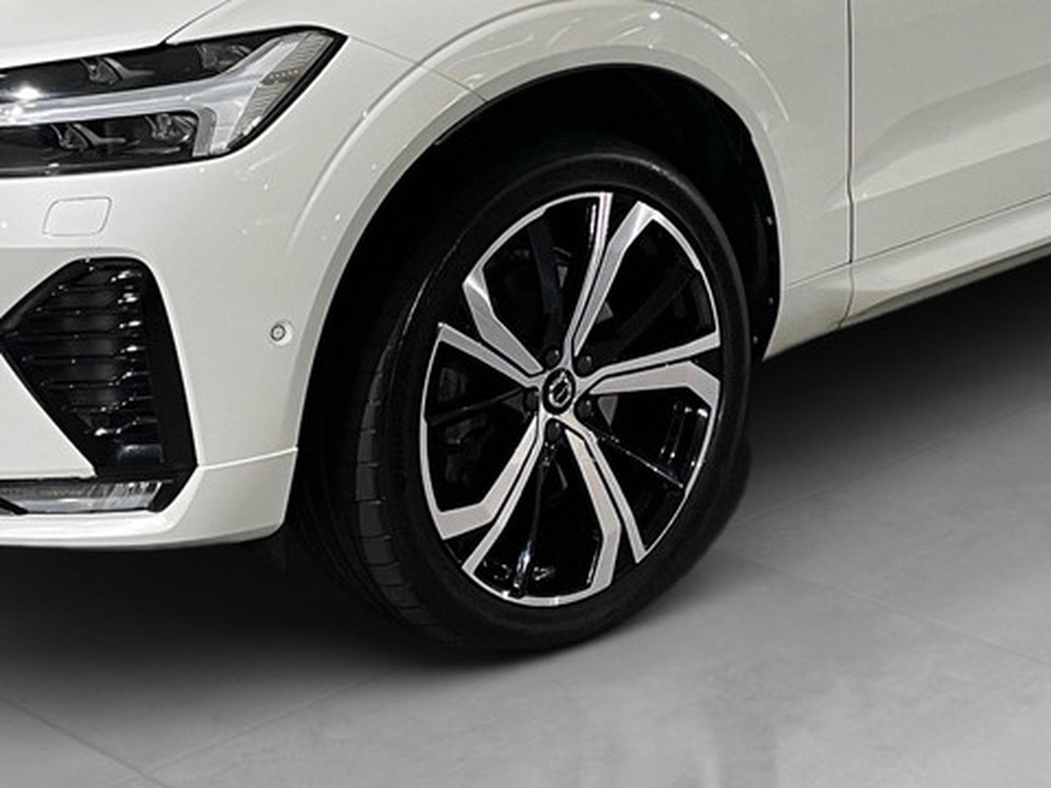 Volvo XC60 2.0 B4 D 4x4 Ultimate Dark Aut. (2023) - Foto 22