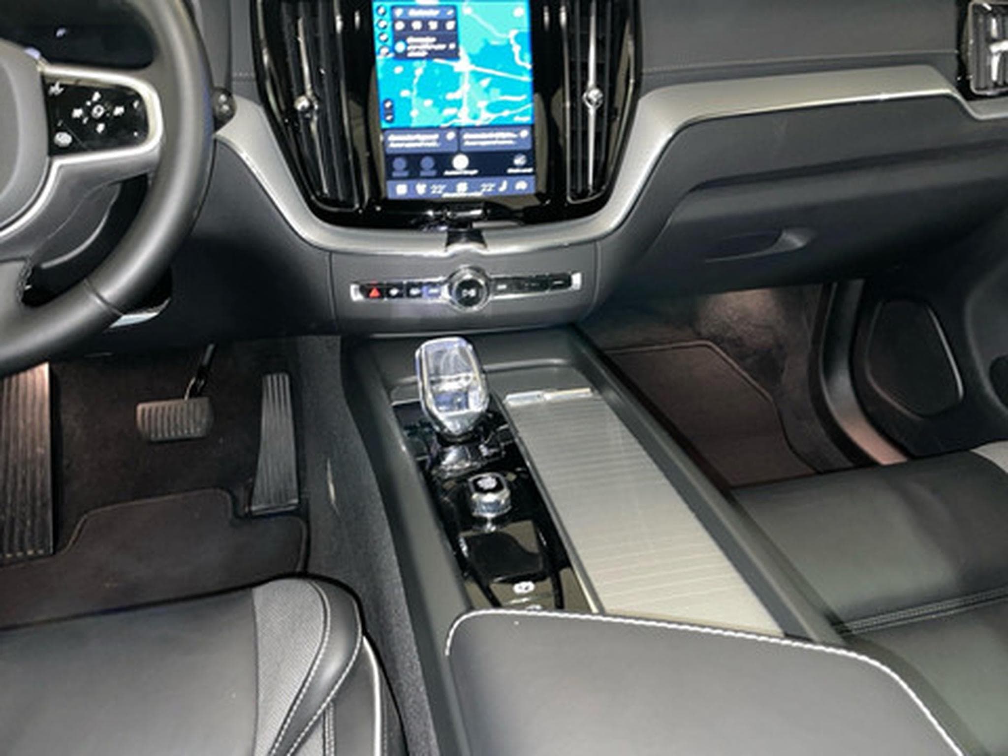 Volvo XC60 B5 4x4 Core Aut. (2025) - Foto 10