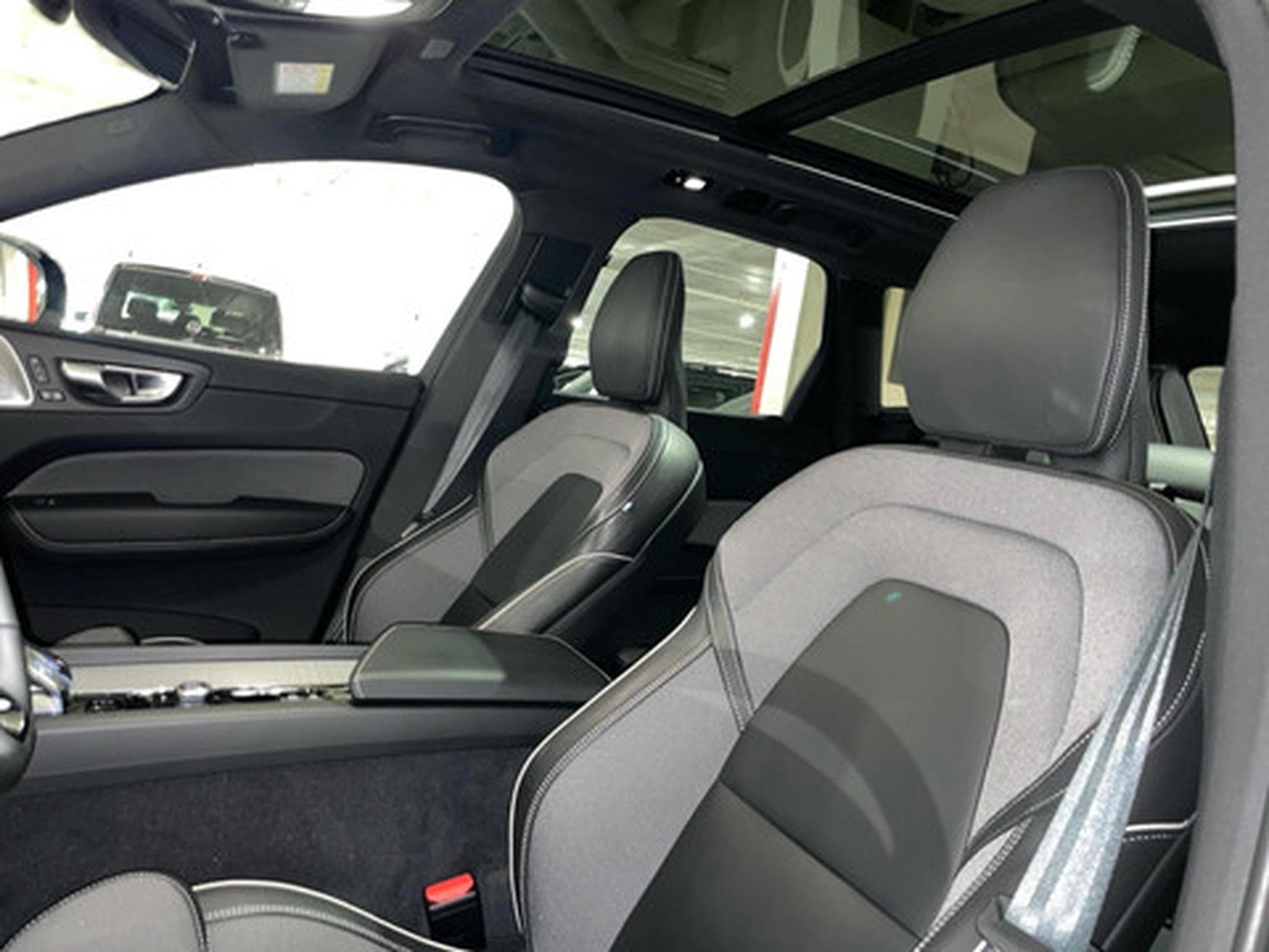 Volvo XC60 B5 4x4 Core Aut. (2025) - Foto 13
