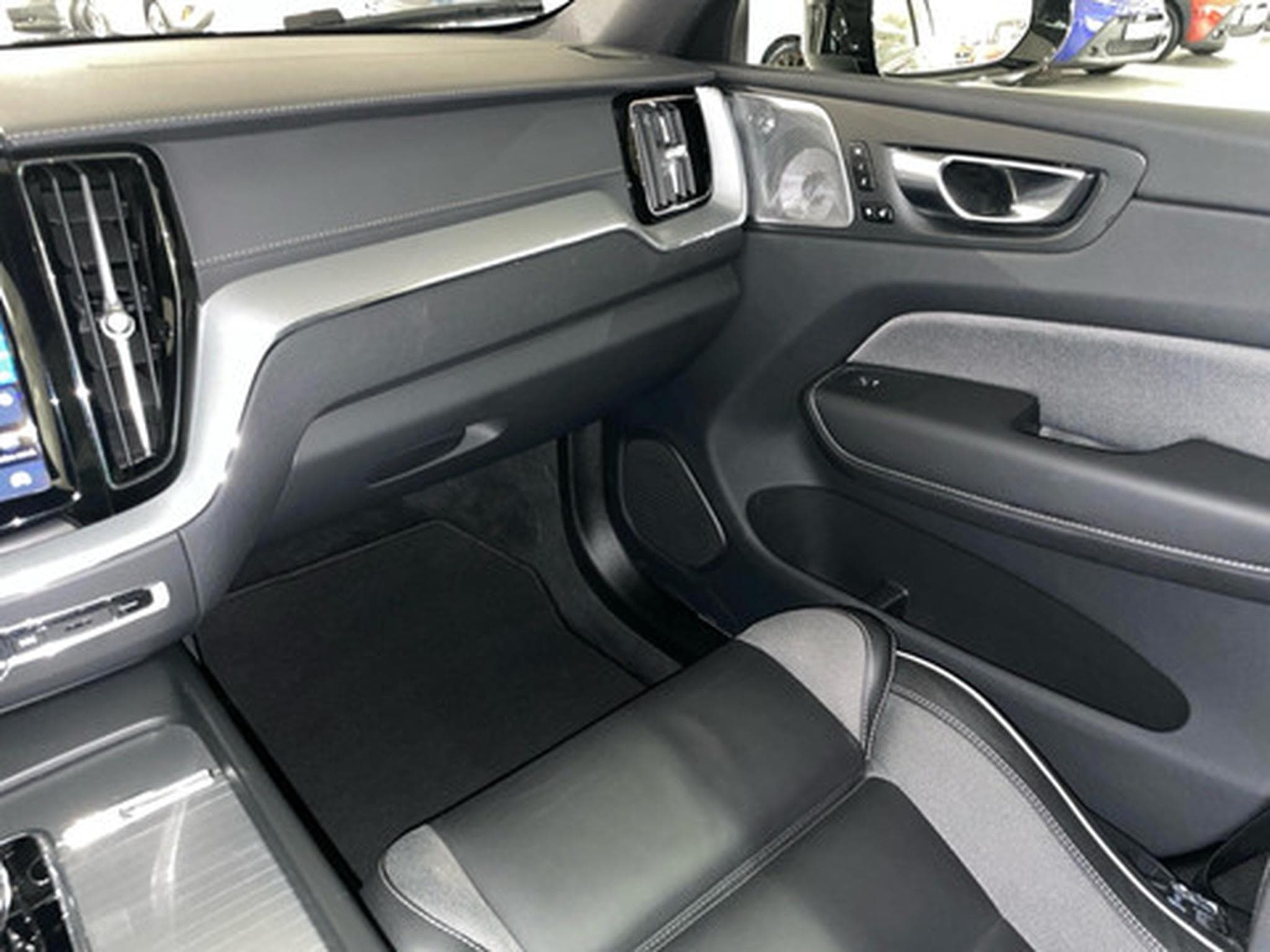 Volvo XC60 B5 4x4 Core Aut. (2025) - Foto 9