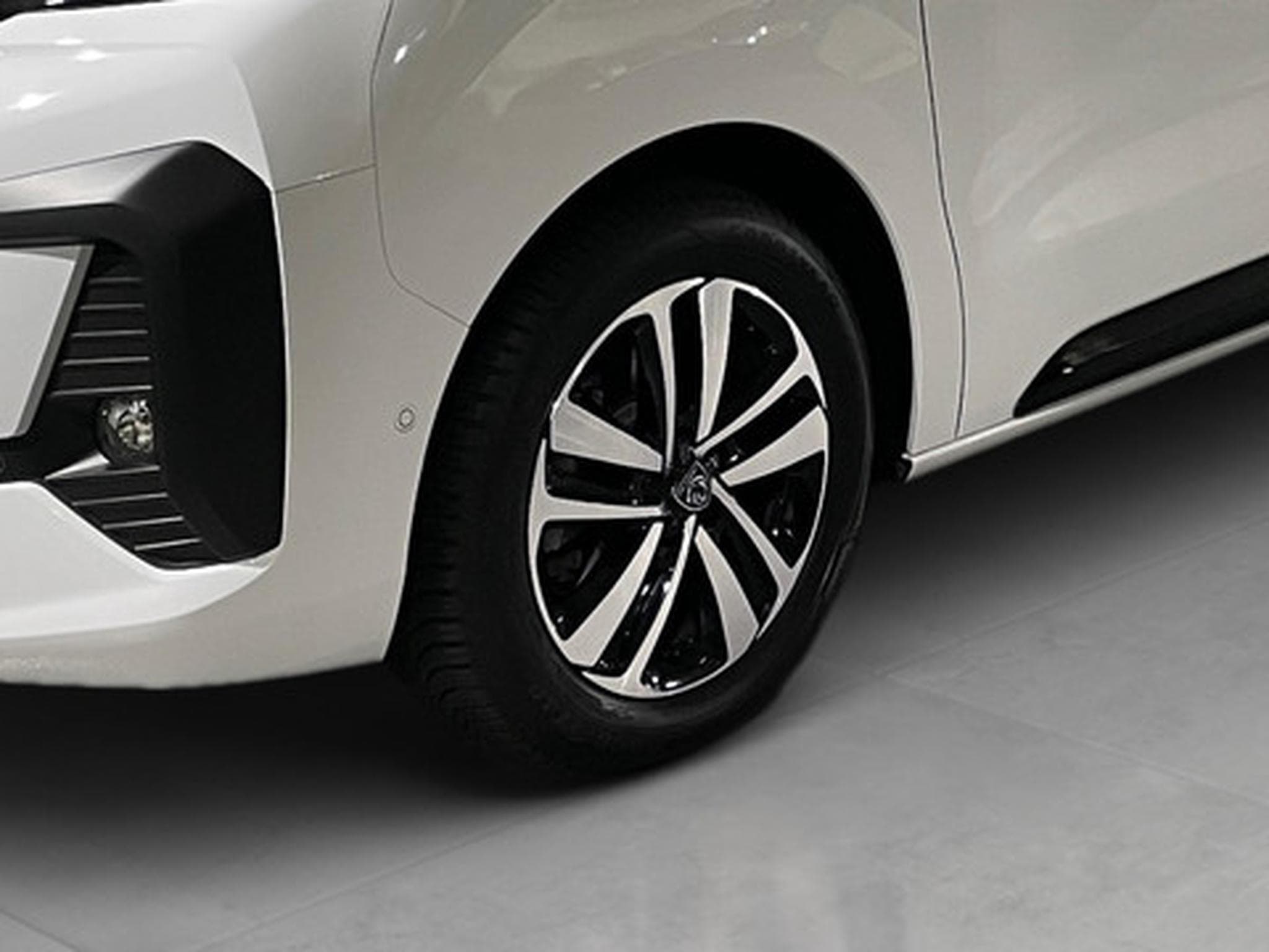 Peugeot Traveller 2.0 BlueHDi 130kW EAT8 (2025) - Foto 22