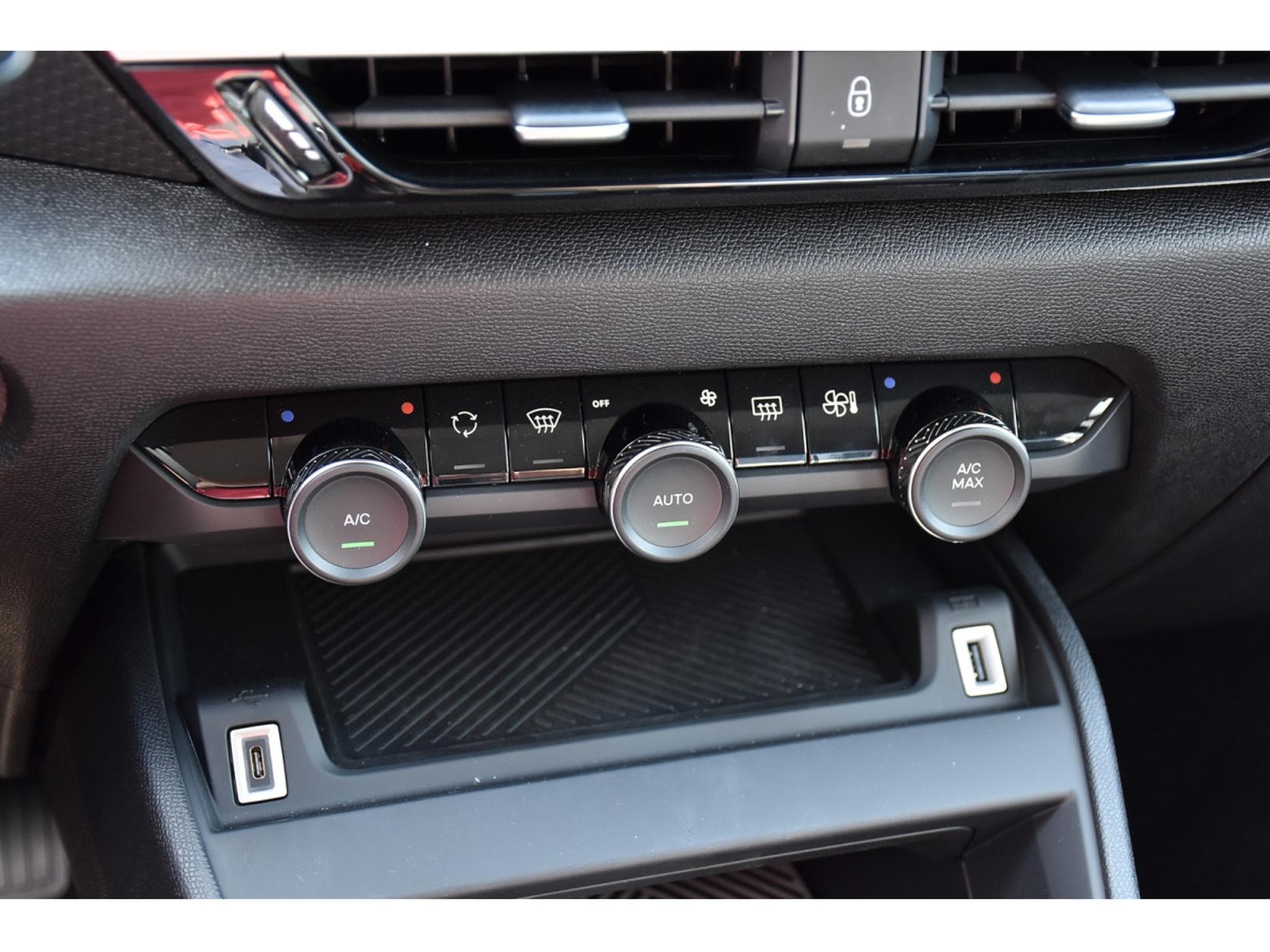 Citroën C4 X 1.2 MHEV 145 e-DCS6 Max ACC SIDE LANE GPS CAM 1° MAIN (2025) - Foto 21