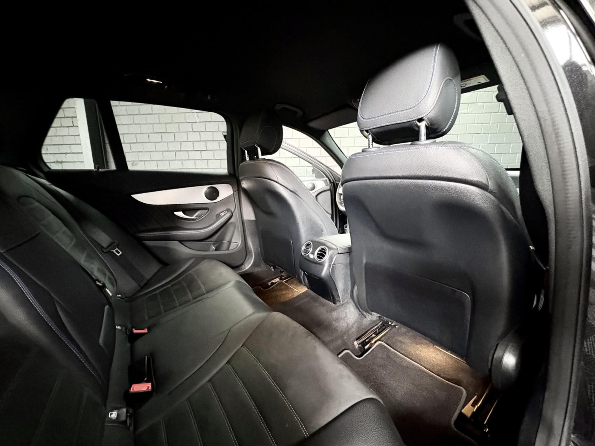 Mercedes 300 AMG LINE NIGHT EDITION 258 CV *CAM 360° * HAYON * (2021) - Foto 25