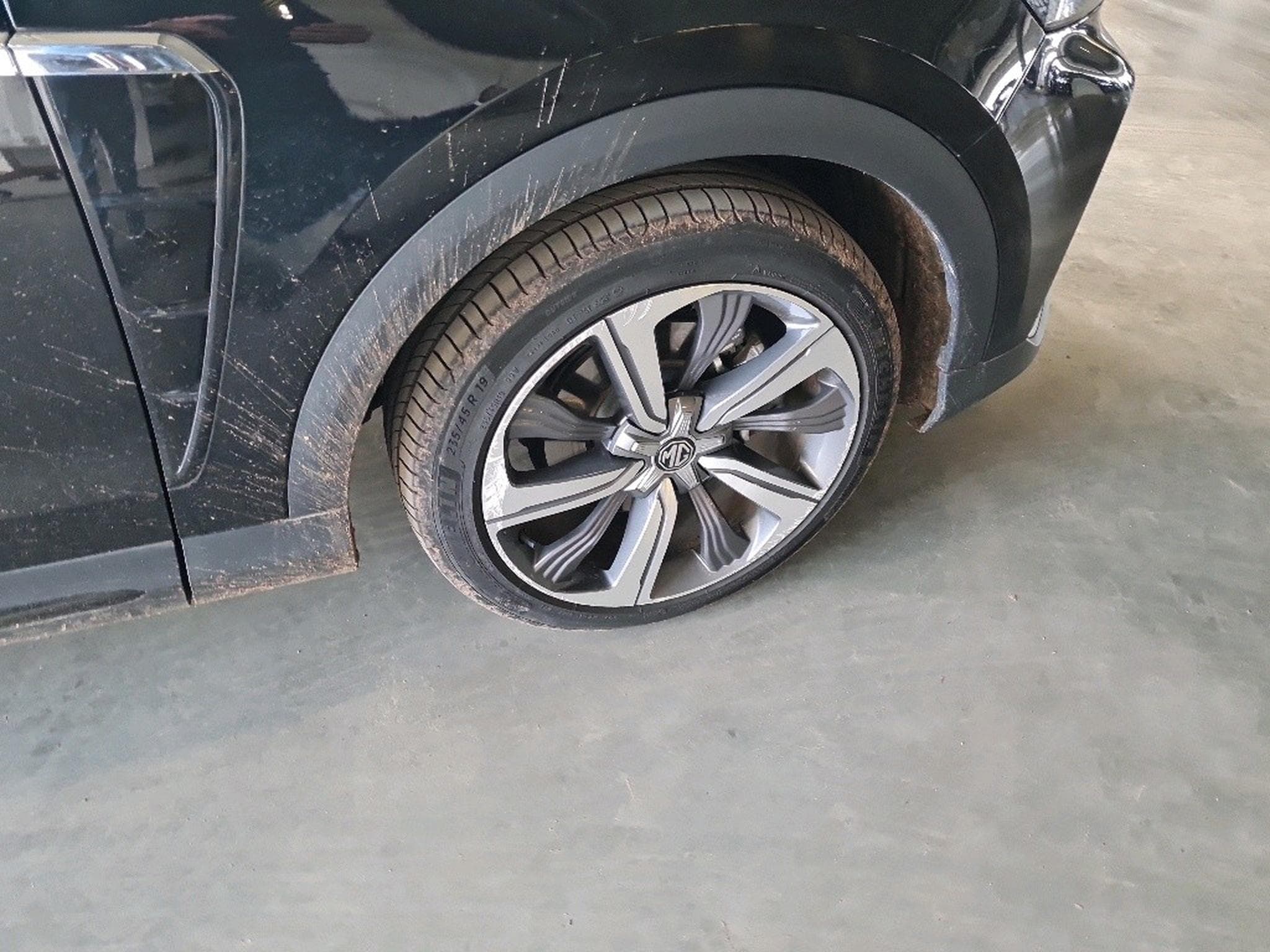 Mg Marvel R Luxury (2023) - Photo 14