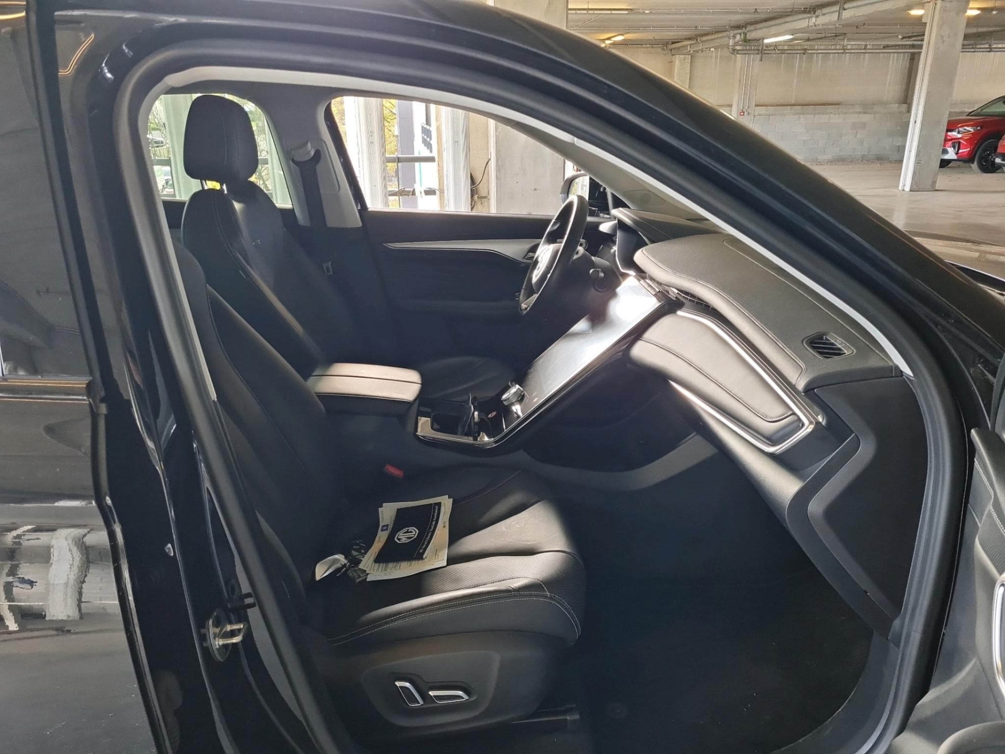 Mg Marvel R Luxury (2023) - Photo 5