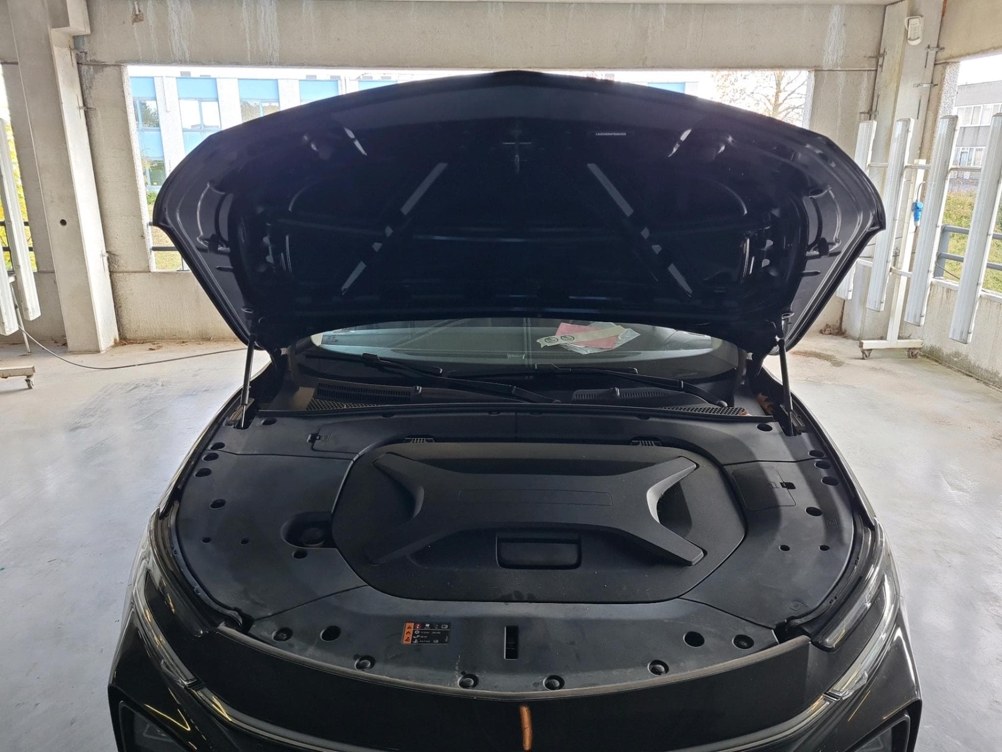 Mg Marvel R Luxury (2023) - Photo 7