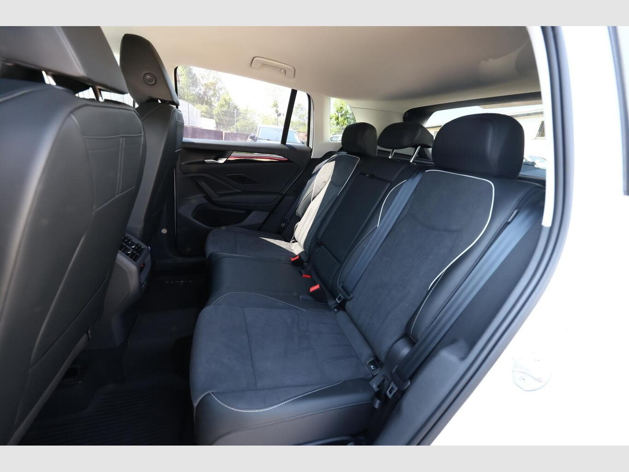 VW Tiguan Eleg. 4M Nav (2026) - Foto 10