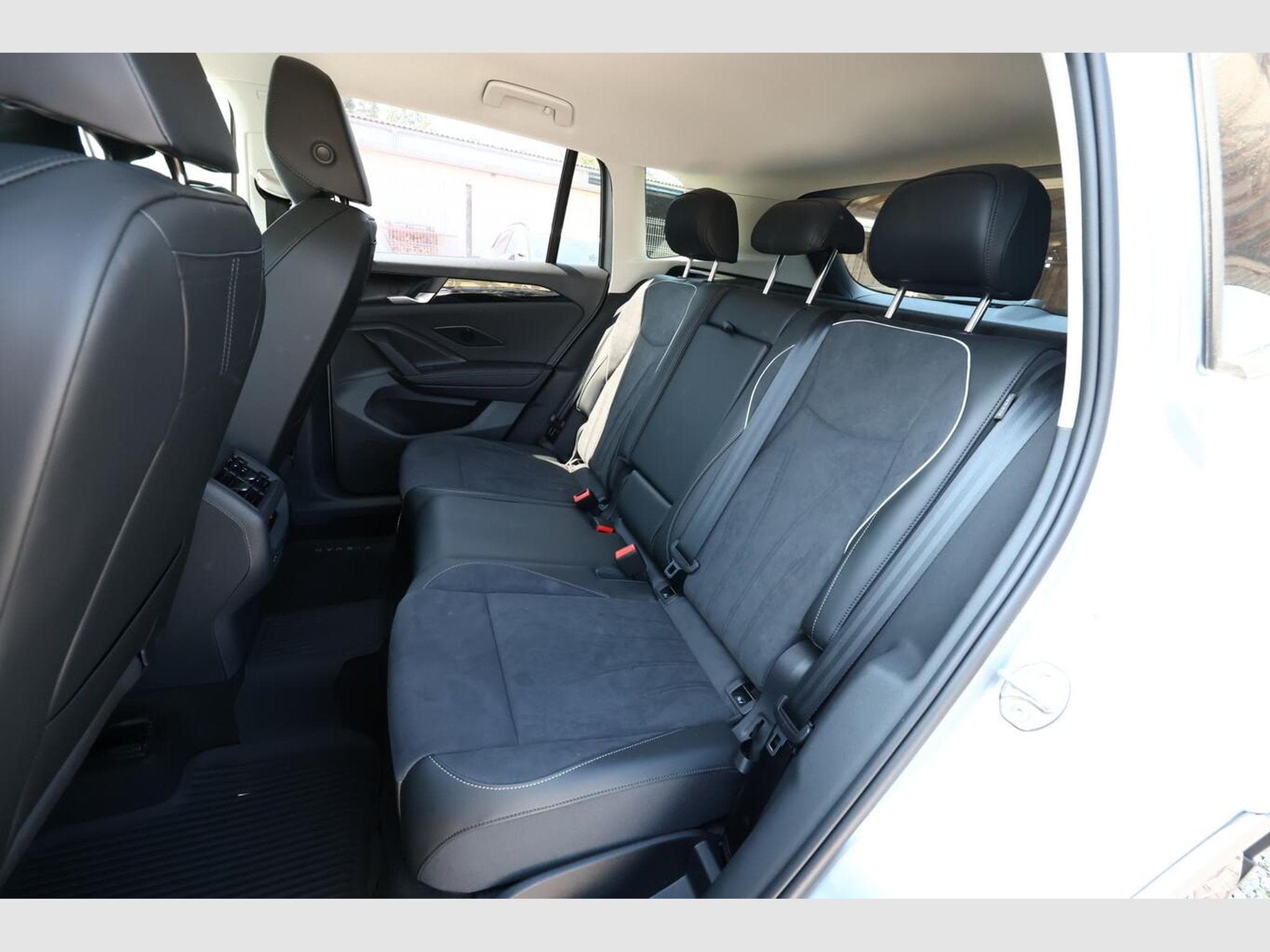 VW Tiguan Eleg. 4M Nav (2026) - Foto 10