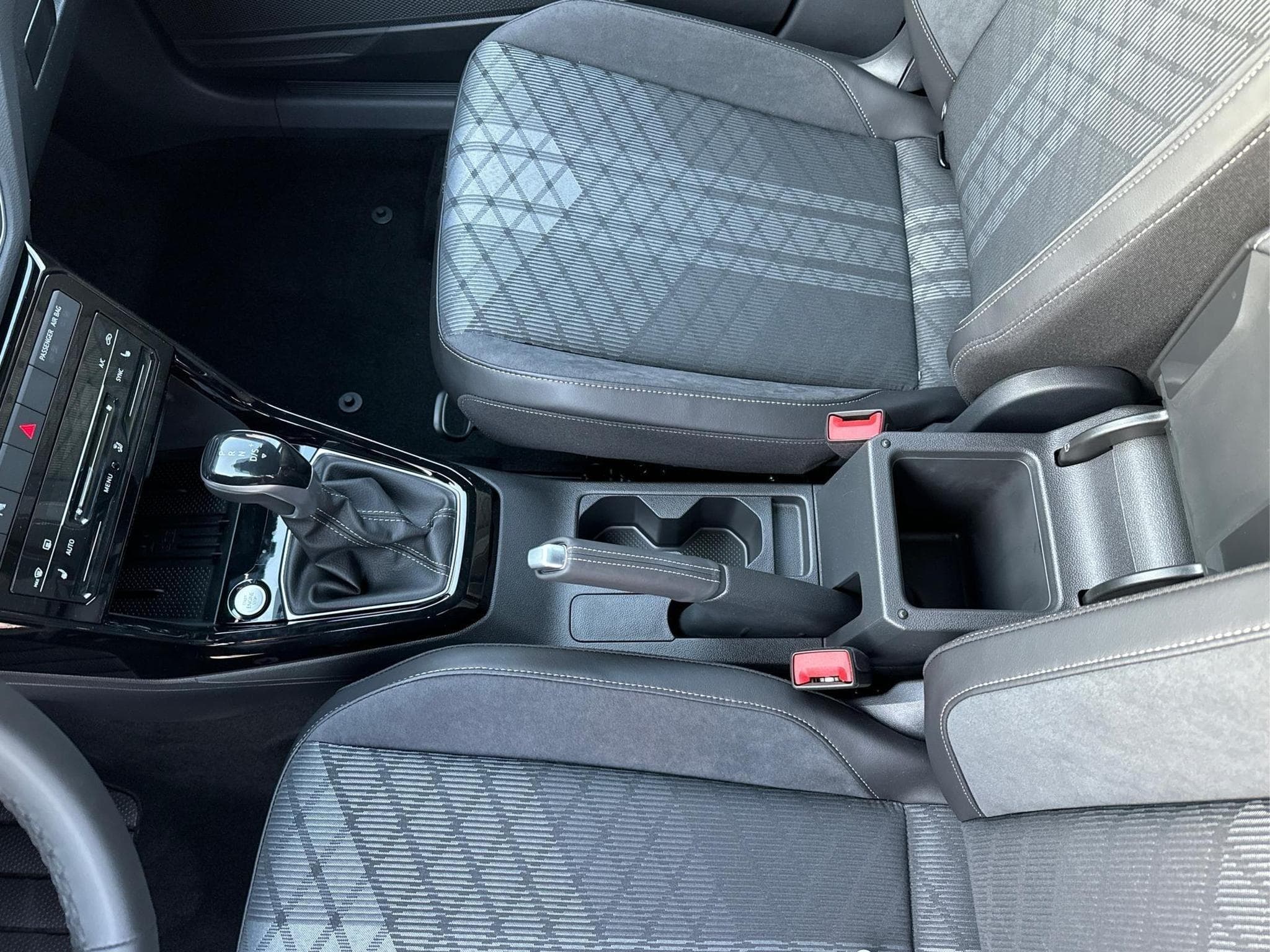 VW T-Cross R-Line Limited (2026) - Photo 13