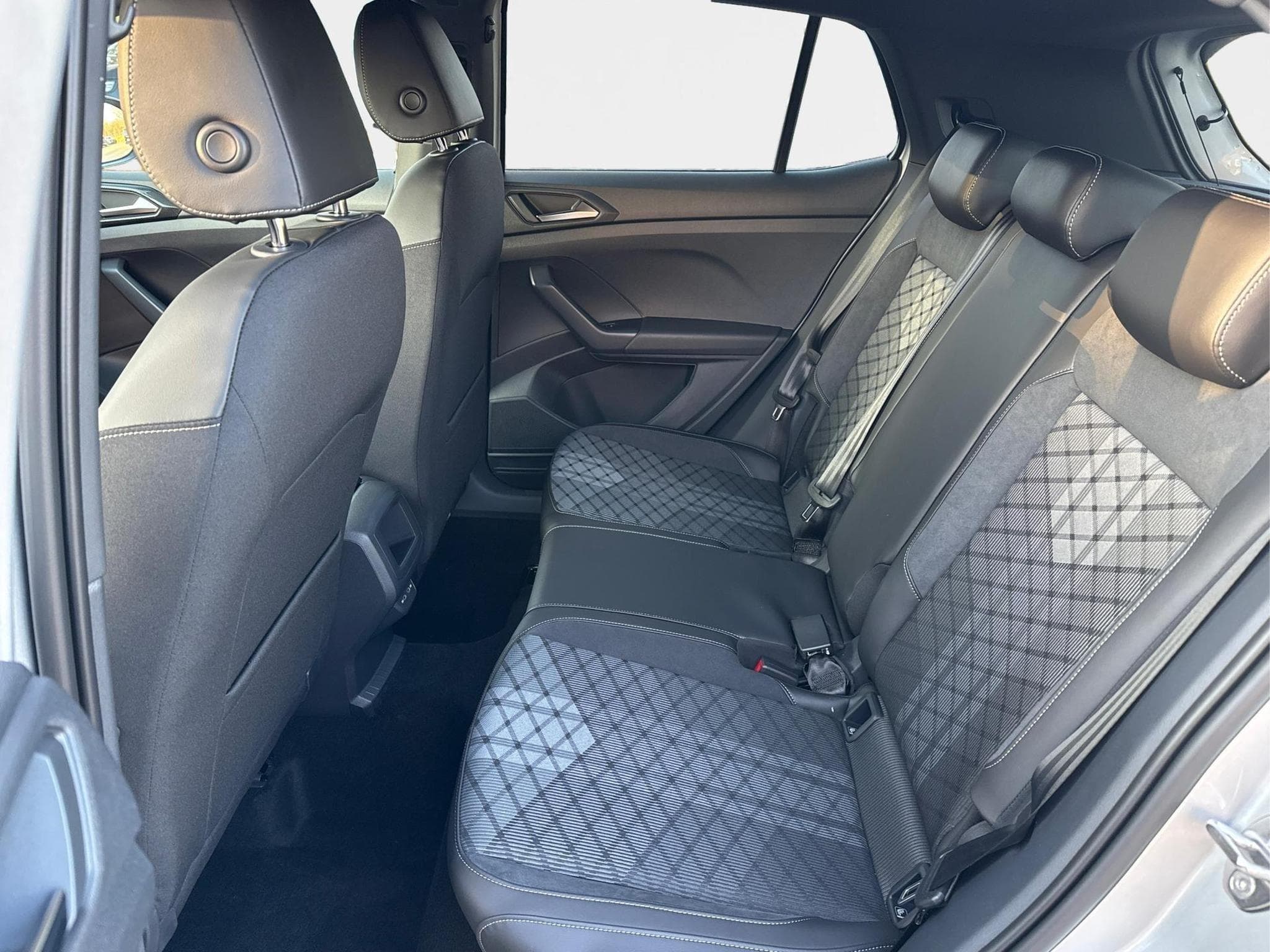 VW T-Cross R-Line Limited (2026) - Photo 15