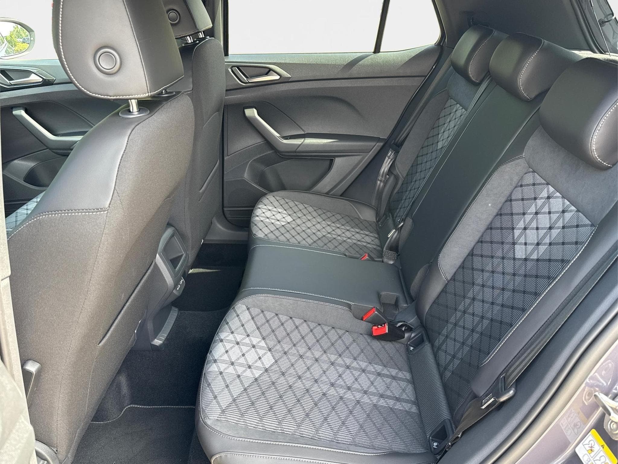 VW T-Cross R-Line (2026) - Foto 18