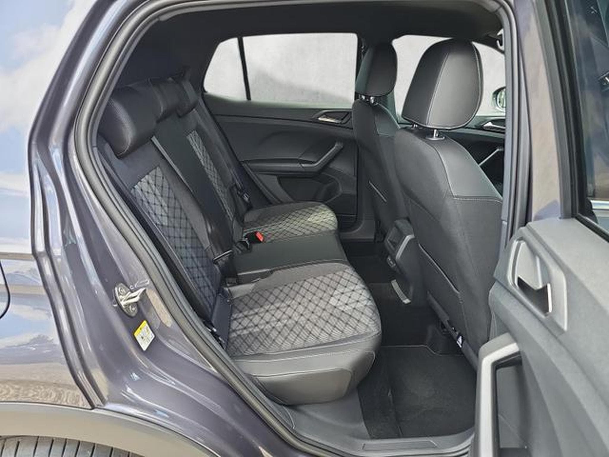 VW T-Cross 1.5 TSI 110 kW R-Line (2026) - Photo 13