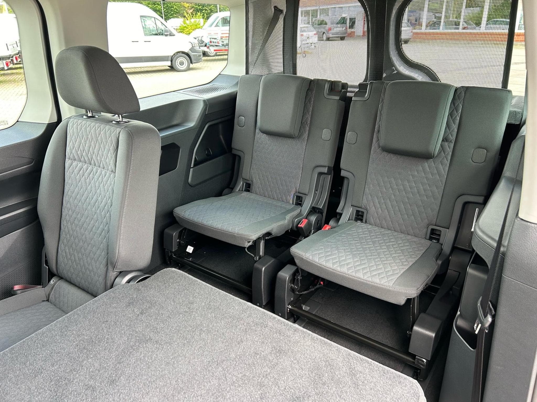 VW Caddy Life Maxi (2026) - Photo 14
