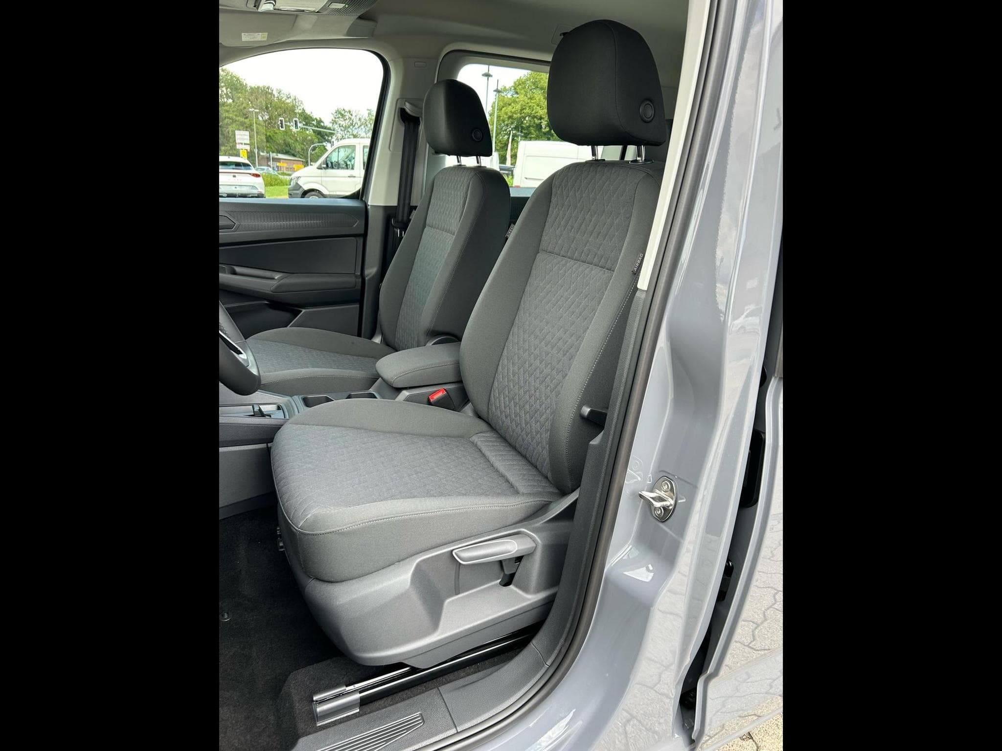 VW Caddy Life Maxi (2026) - Photo 5