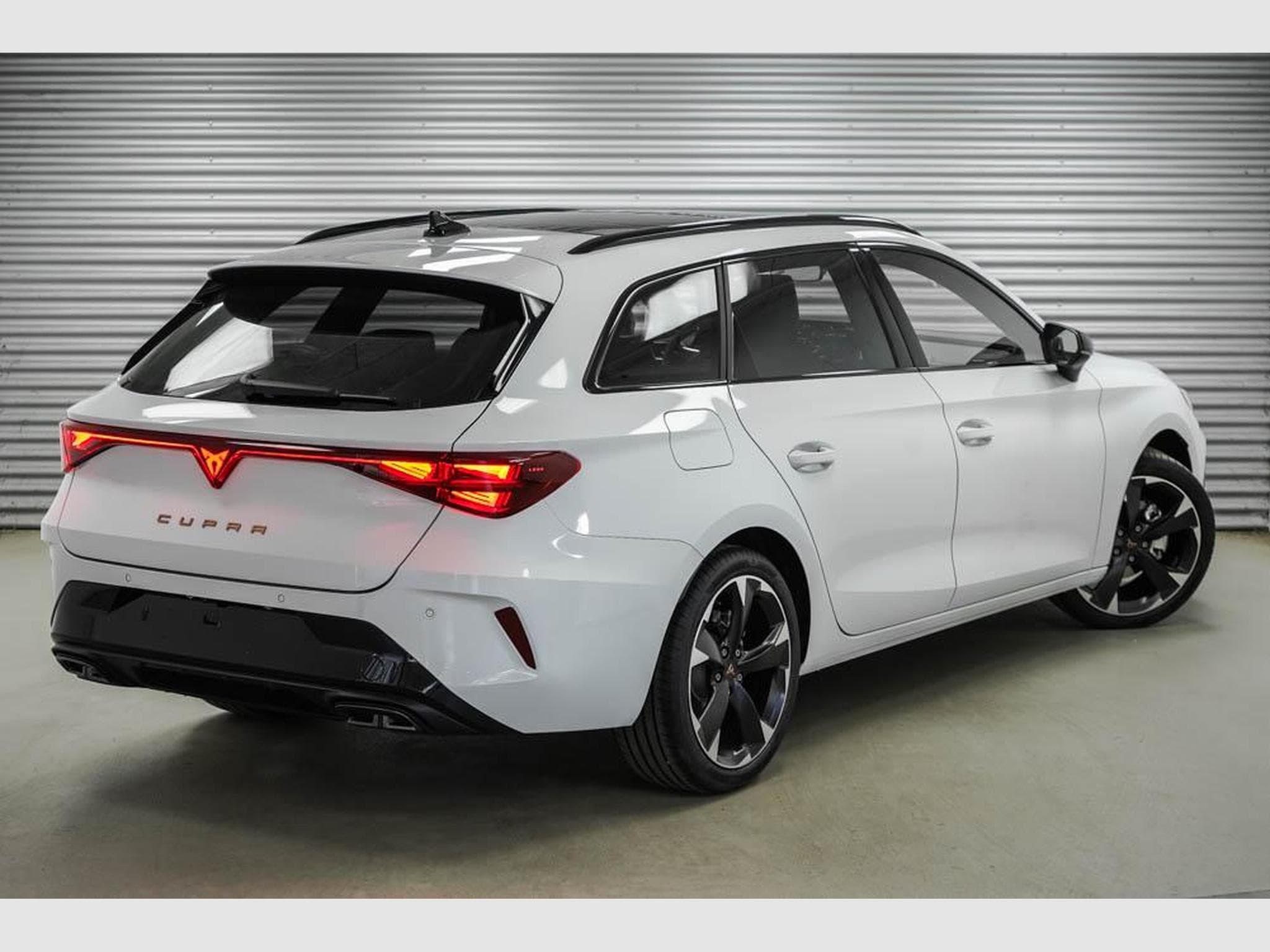 Cupra Leon ST 1,5 eTSI (2026) - Photo 3