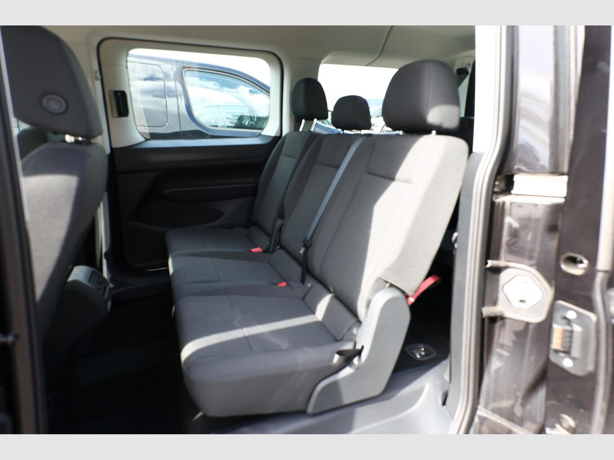 VW Caddy Life (2025) - Foto 10