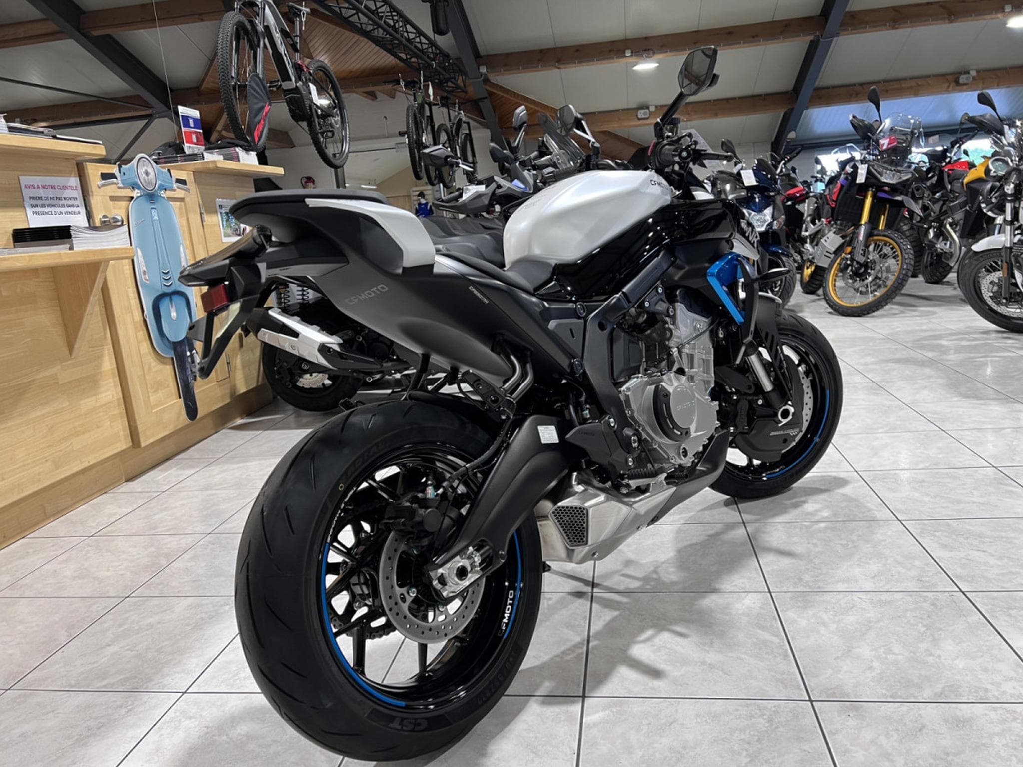 CF Moto 675 NK (2026) - Foto 3
