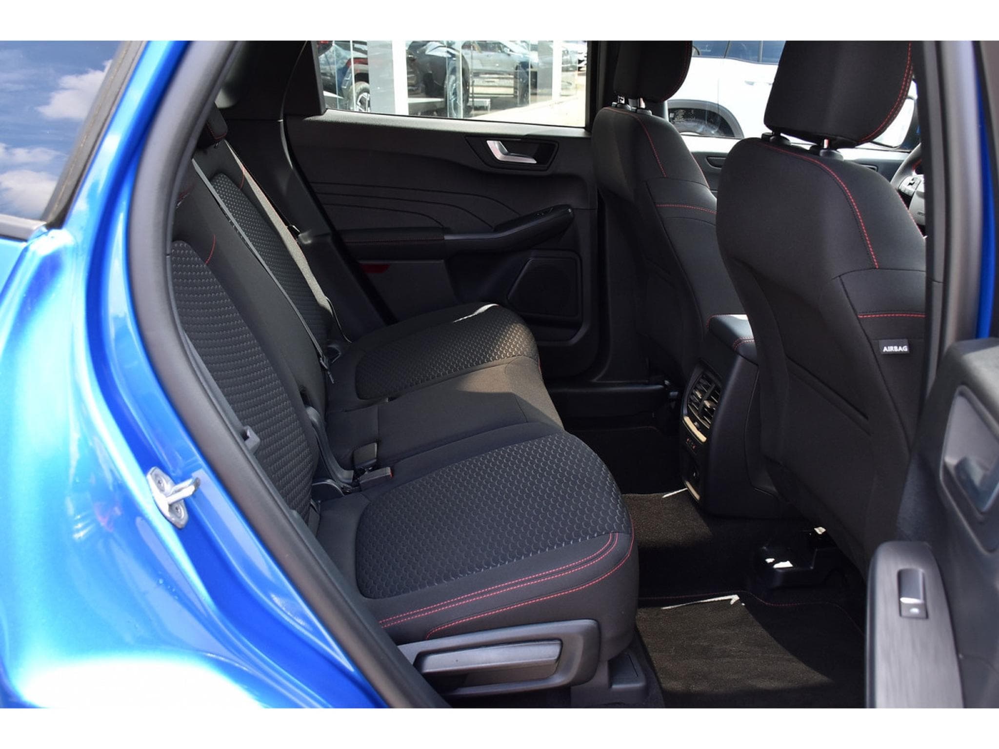 Ford Kuga 1.5 EcoBoost ST-Line Auto. PACK HIVER GPS LANE CAM NEUF (2025) - Foto 8