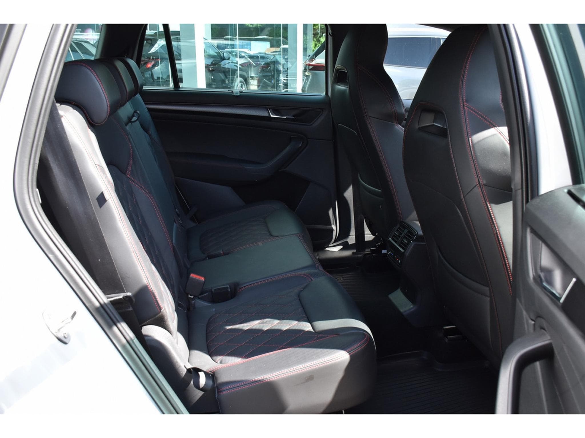 Skoda Kodiaq RS 2.0 TSI 4X4 DSG 7 PL. CUIR TRAVEL CANTON CAM360 ATT RMQ (2024) - Foto 8