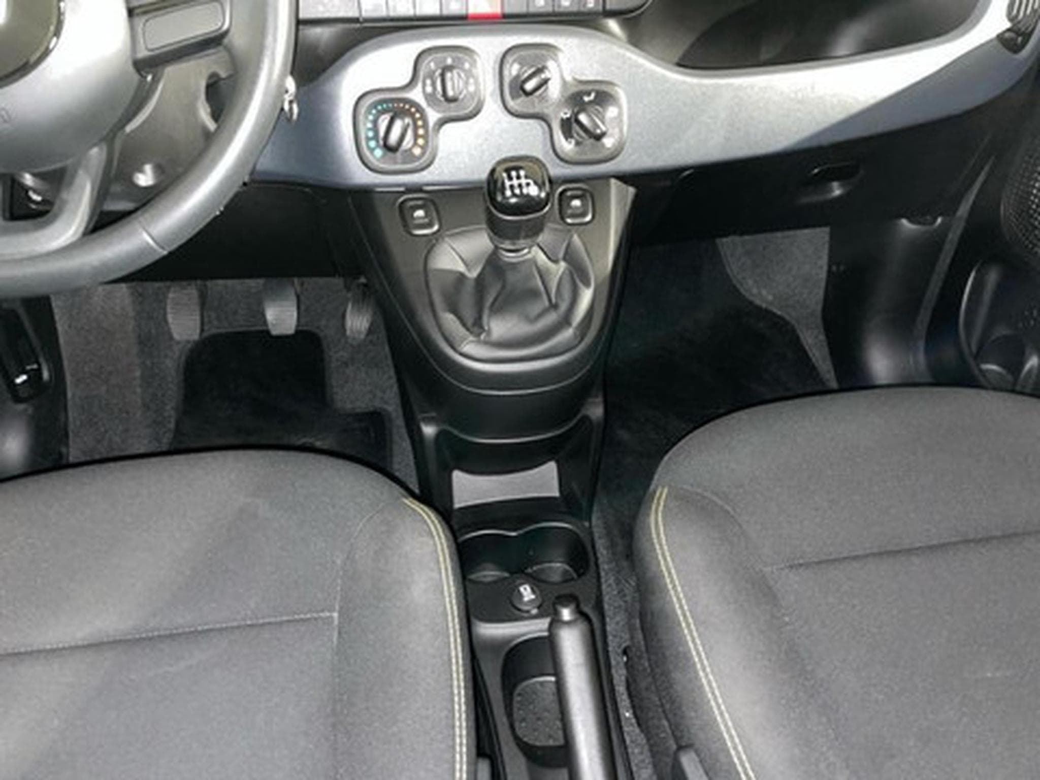 Fiat Panda 1.0 Hybrid 70 MT6 (2024) - Foto 9