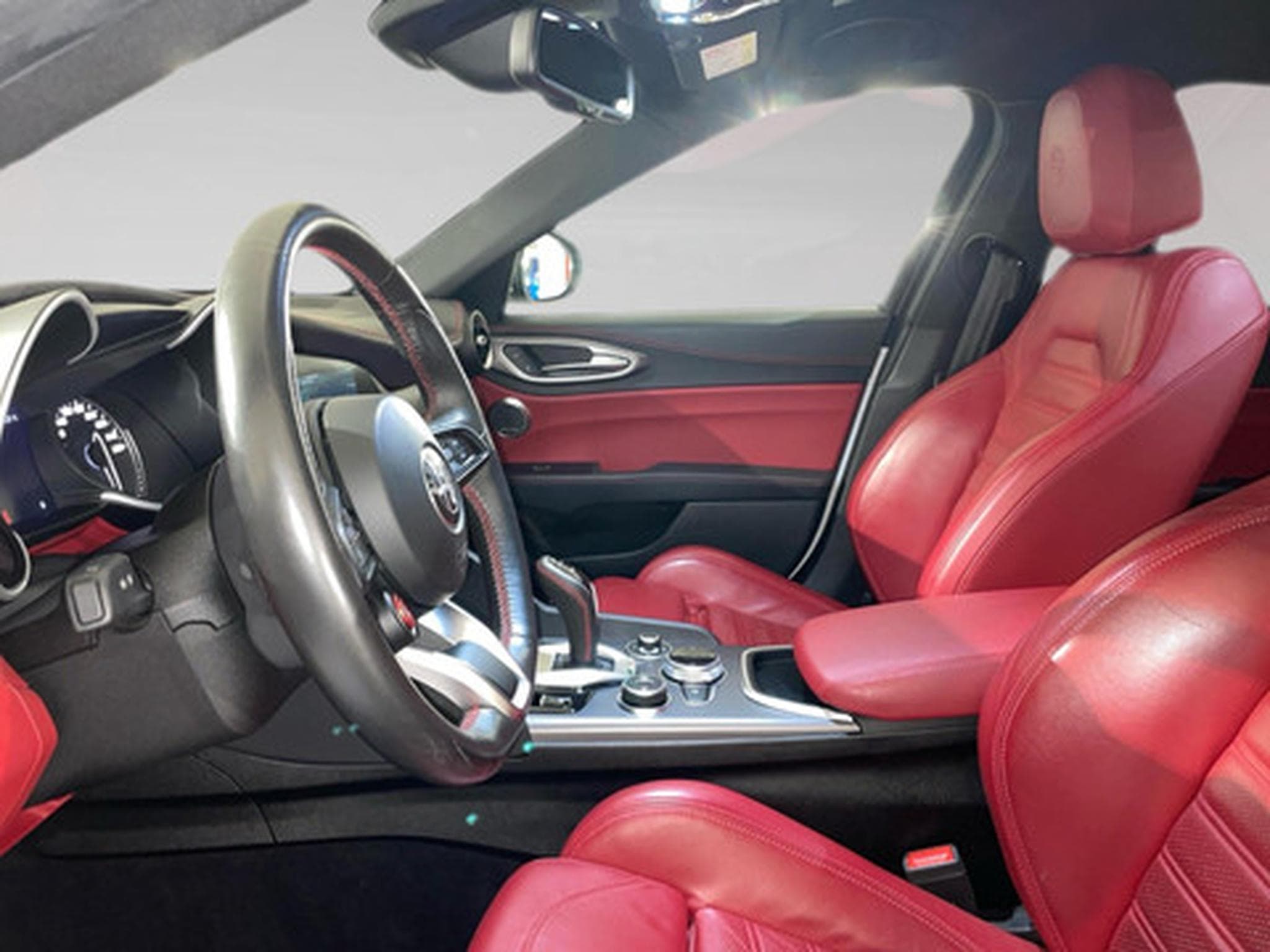 Alfa-Romeo Giulia 2.0 TB 280 Q4 Veloce AUTO (2021) - Foto 11