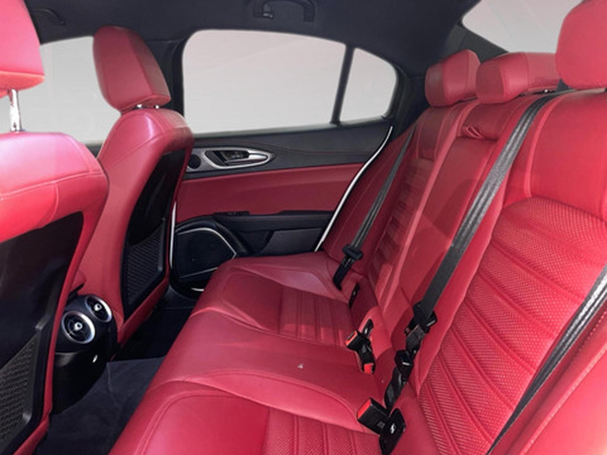 Alfa-Romeo Giulia 2.0 TB 280 Q4 Veloce AUTO (2021) - Foto 12