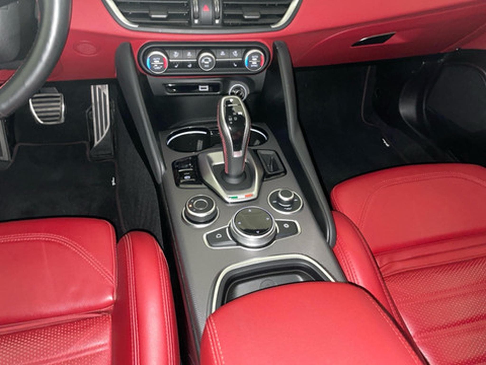 Alfa-Romeo Giulia 2.0 TB 280 Q4 Veloce AUTO (2021) - Foto 17