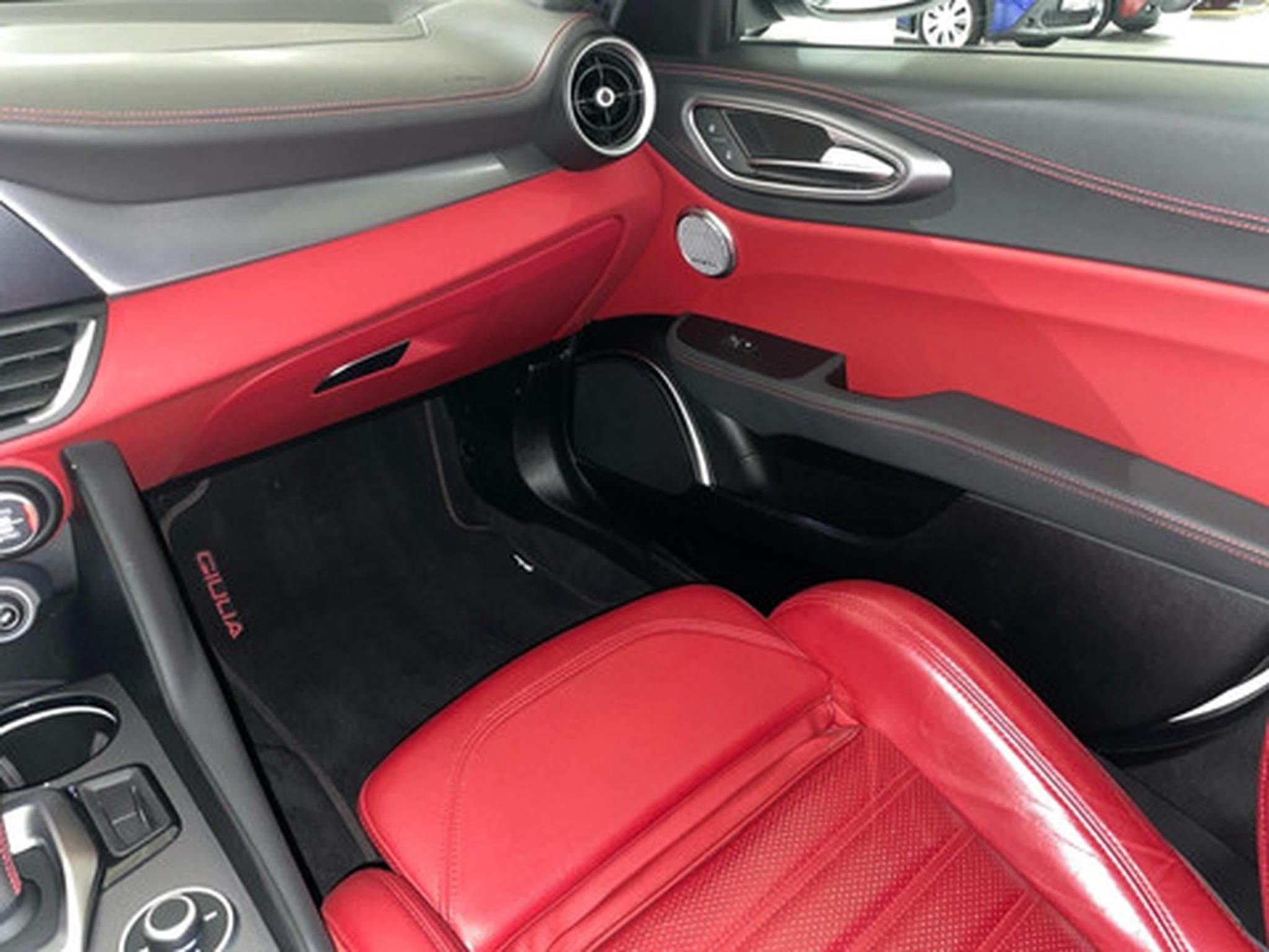 Alfa-Romeo Giulia 2.0 TB 280 Q4 Veloce AUTO (2021) - Foto 18