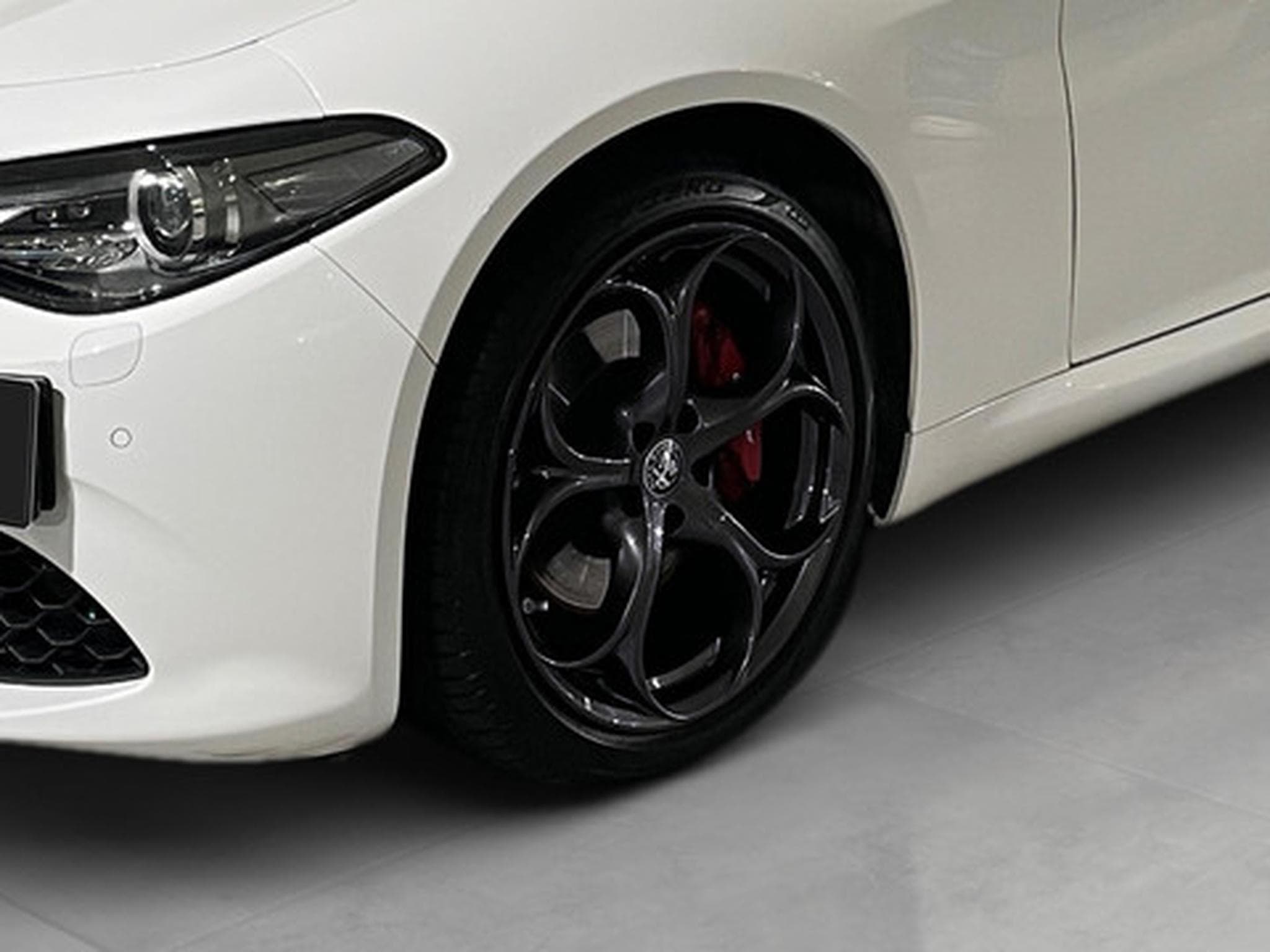 Alfa-Romeo Giulia 2.0 TB 280 Q4 Veloce AUTO (2021) - Foto 5