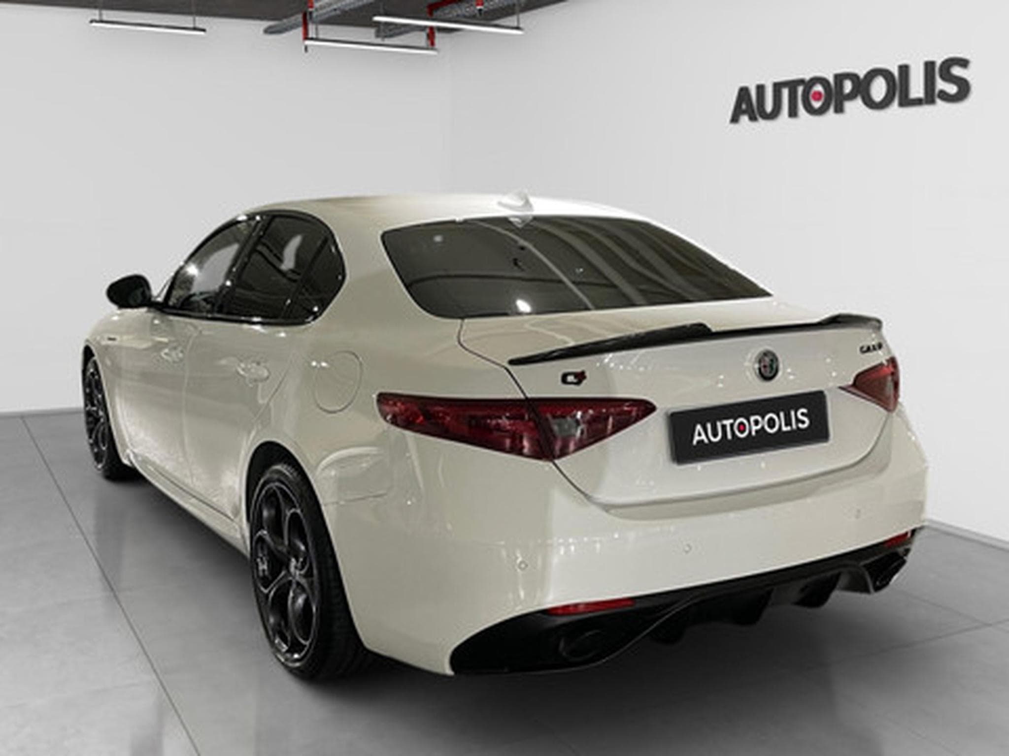 Alfa-Romeo Giulia 2.0 TB 280 Q4 Veloce AUTO (2021) - Foto 7
