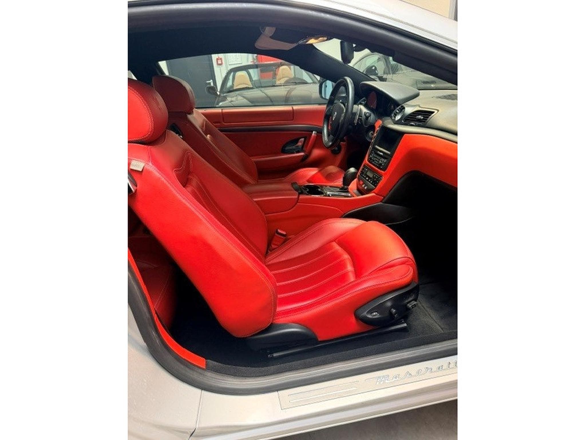 Maserati GranTurismo MASERATI GRANTURISMO 4.2 V8 405 CV/GPS/CUIR/Xénon/ (2009) - Photo 6