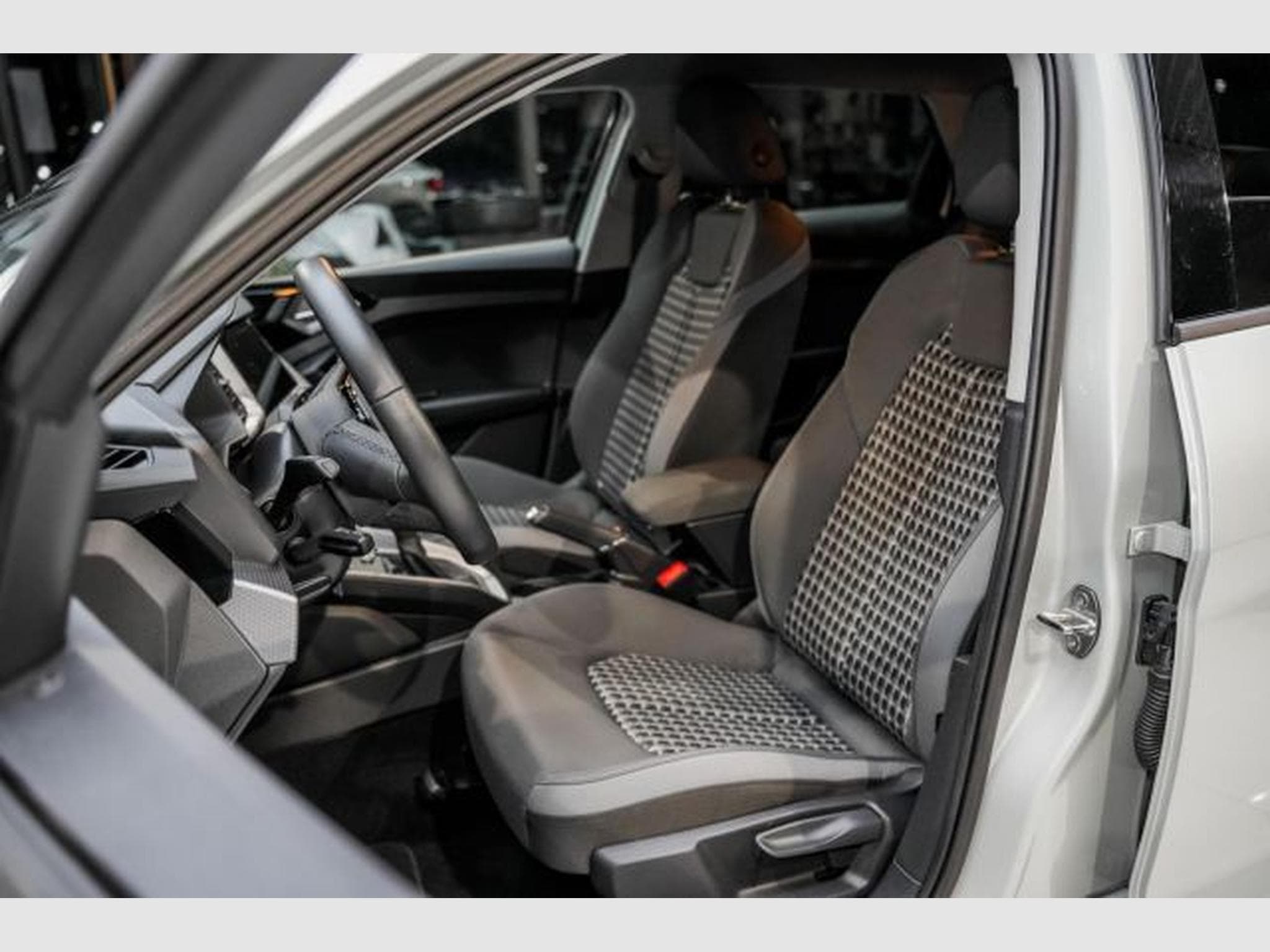 Audi A1 A1 Sportback 25 TFSI S-tronic S-Line Sportpaket (2024) - Foto 14