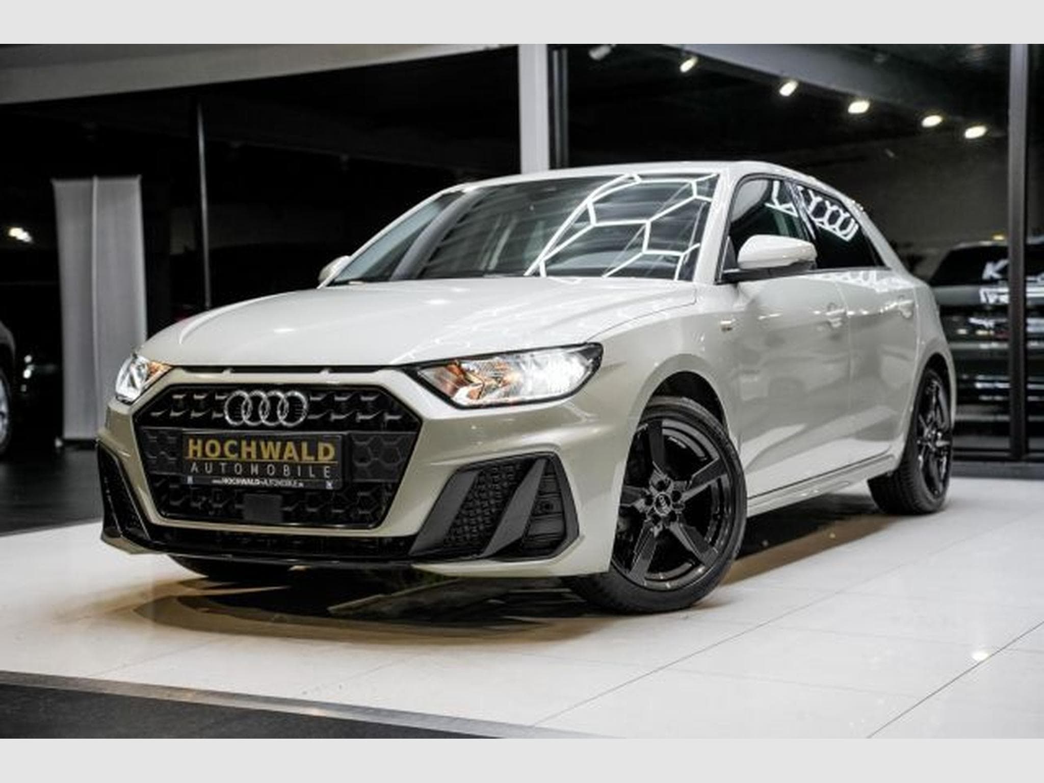 Audi A1 A1 Sportback 25 TFSI S-tronic S-Line Sportpaket (2024) - Foto 2
