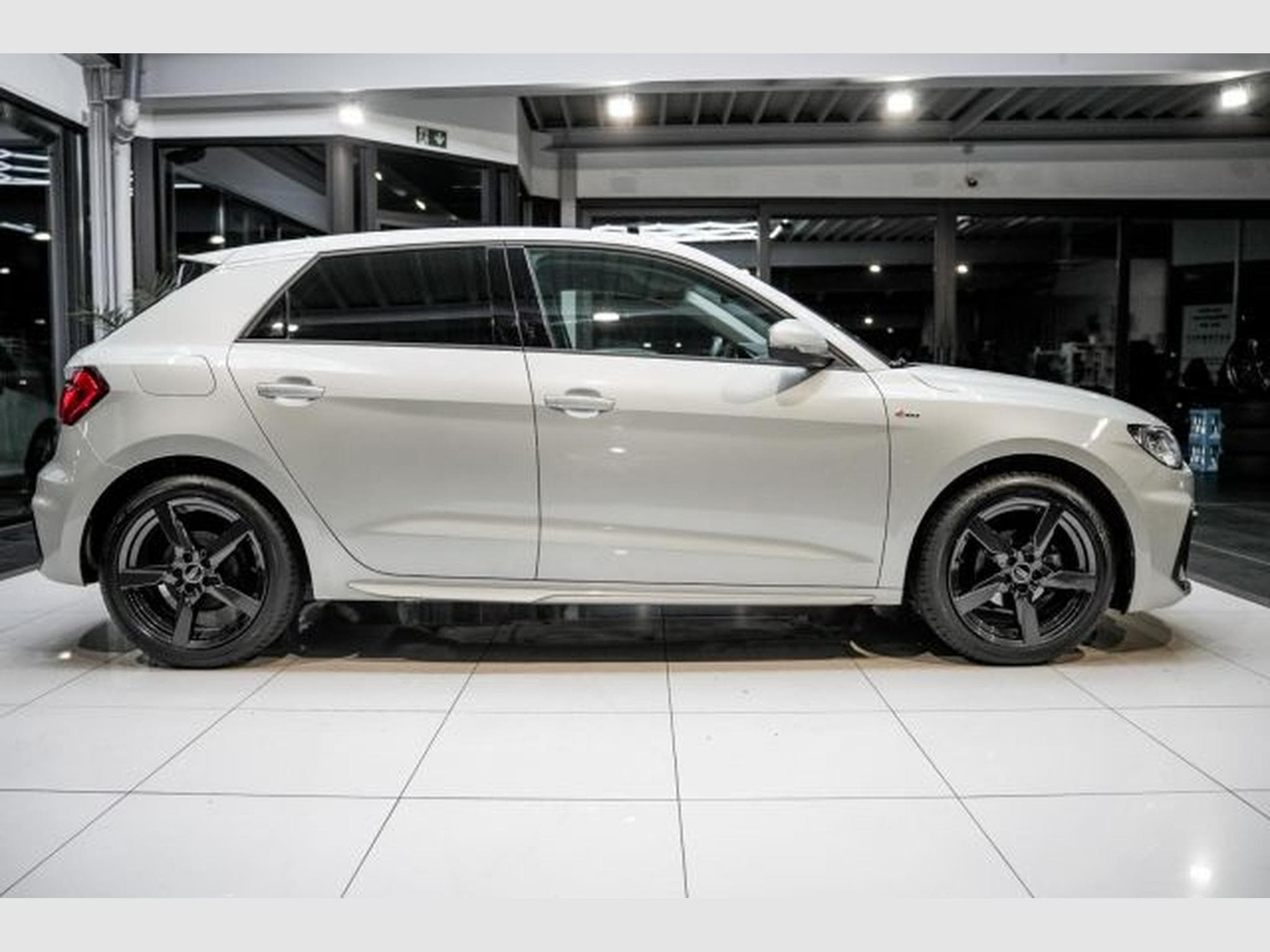 Audi A1 A1 Sportback 25 TFSI S-tronic S-Line Sportpaket (2024) - Foto 6