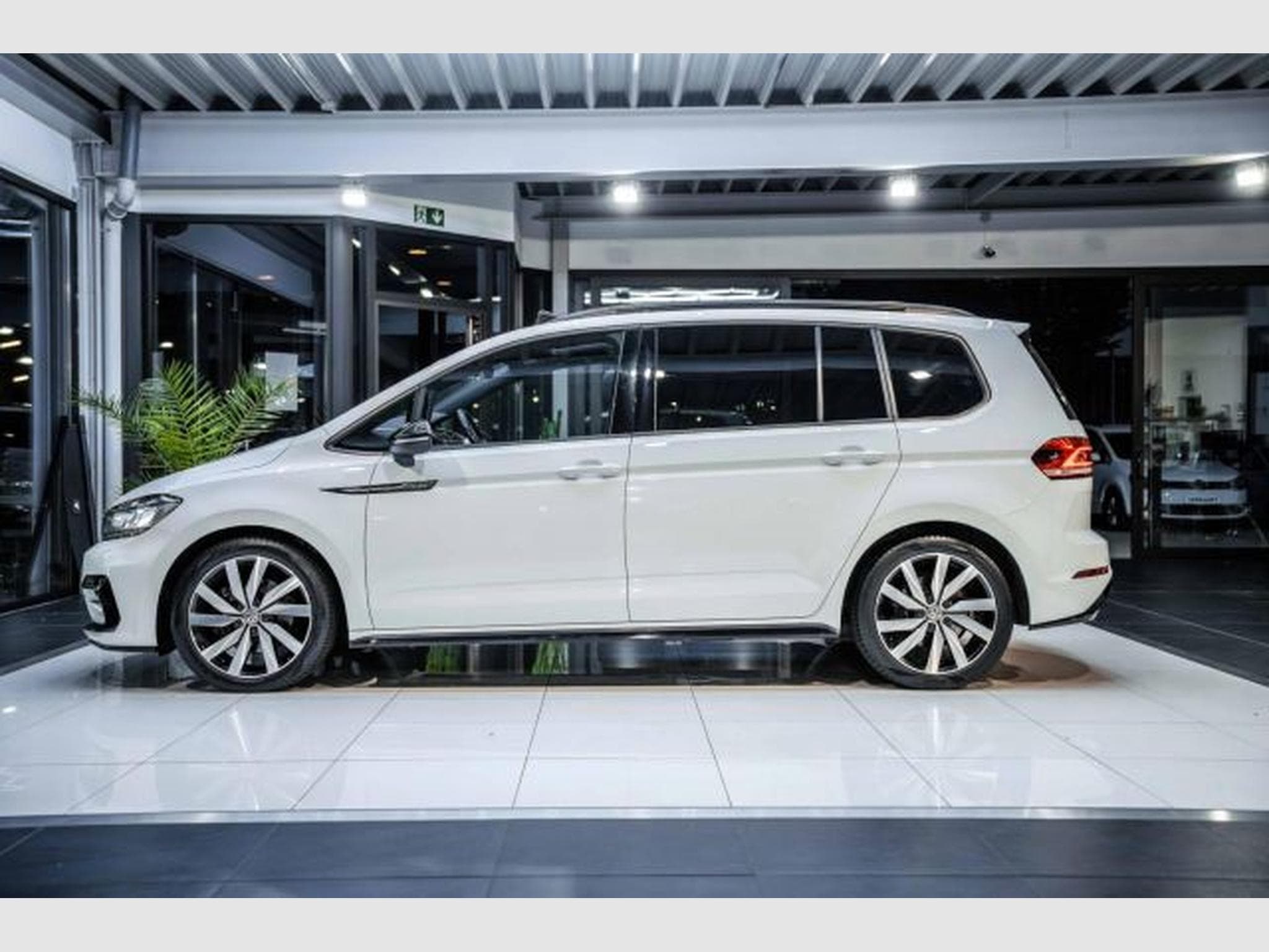VW Touran Touran 2.0 TDI DSG Highl. 3x R-Line 7-Sitze PANO (2019) - Foto 10