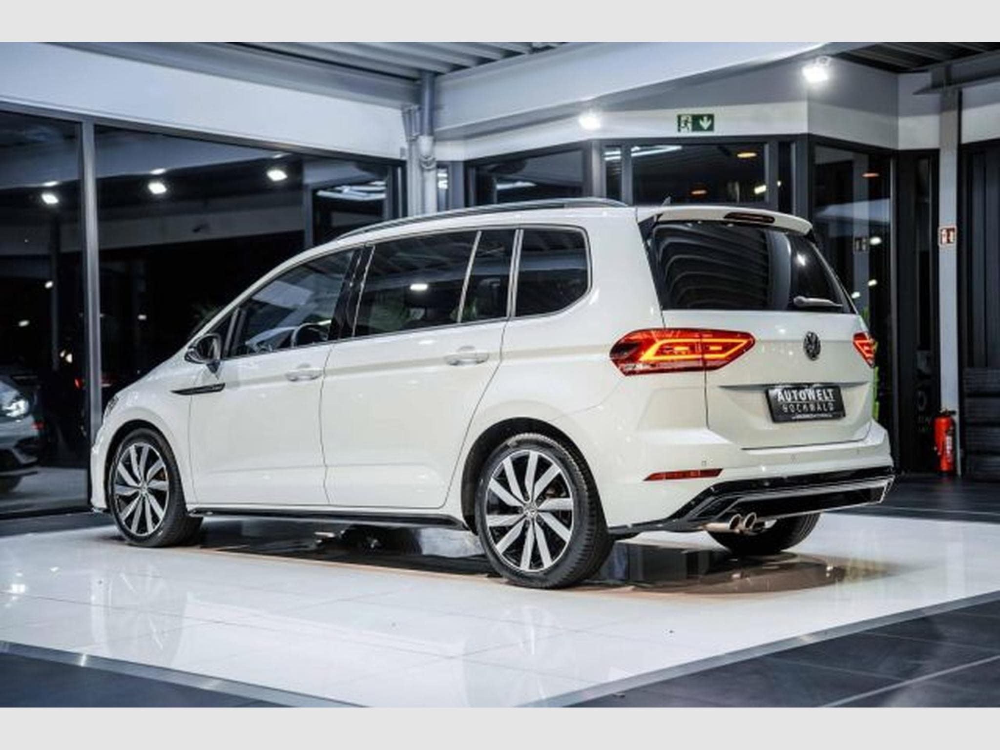 VW Touran Touran 2.0 TDI DSG Highl. 3x R-Line 7-Sitze PANO (2019) - Foto 11