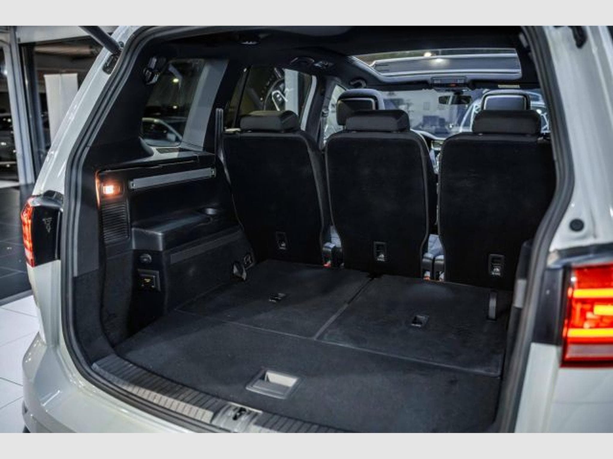 VW Touran Touran 2.0 TDI DSG Highl. 3x R-Line 7-Sitze PANO (2019) - Foto 15