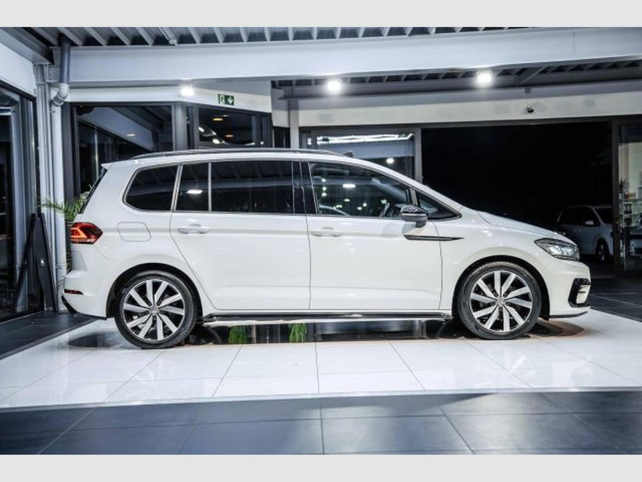 VW Touran Touran 2.0 TDI DSG Highl. 3x R-Line 7-Sitze PANO (2019) - Foto 7