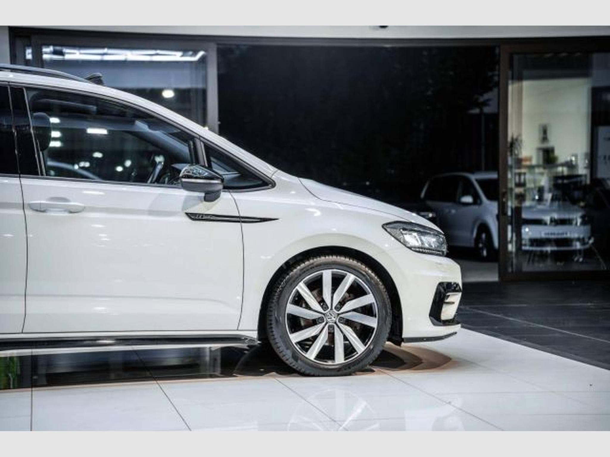 VW Touran Touran 2.0 TDI DSG Highl. 3x R-Line 7-Sitze PANO (2019) - Foto 9