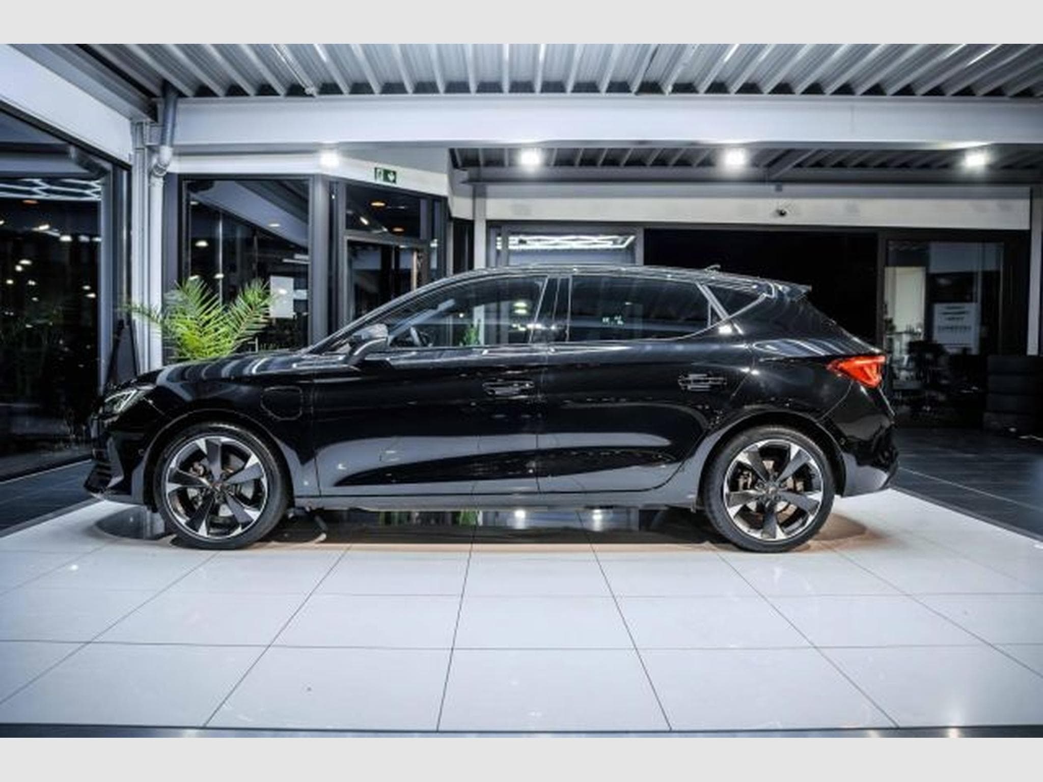 Cupra Leon Leon 1.4 TSI e-Hybrid DSG NAVI RFK LED SHZG VIRT (2022) - Foto 10
