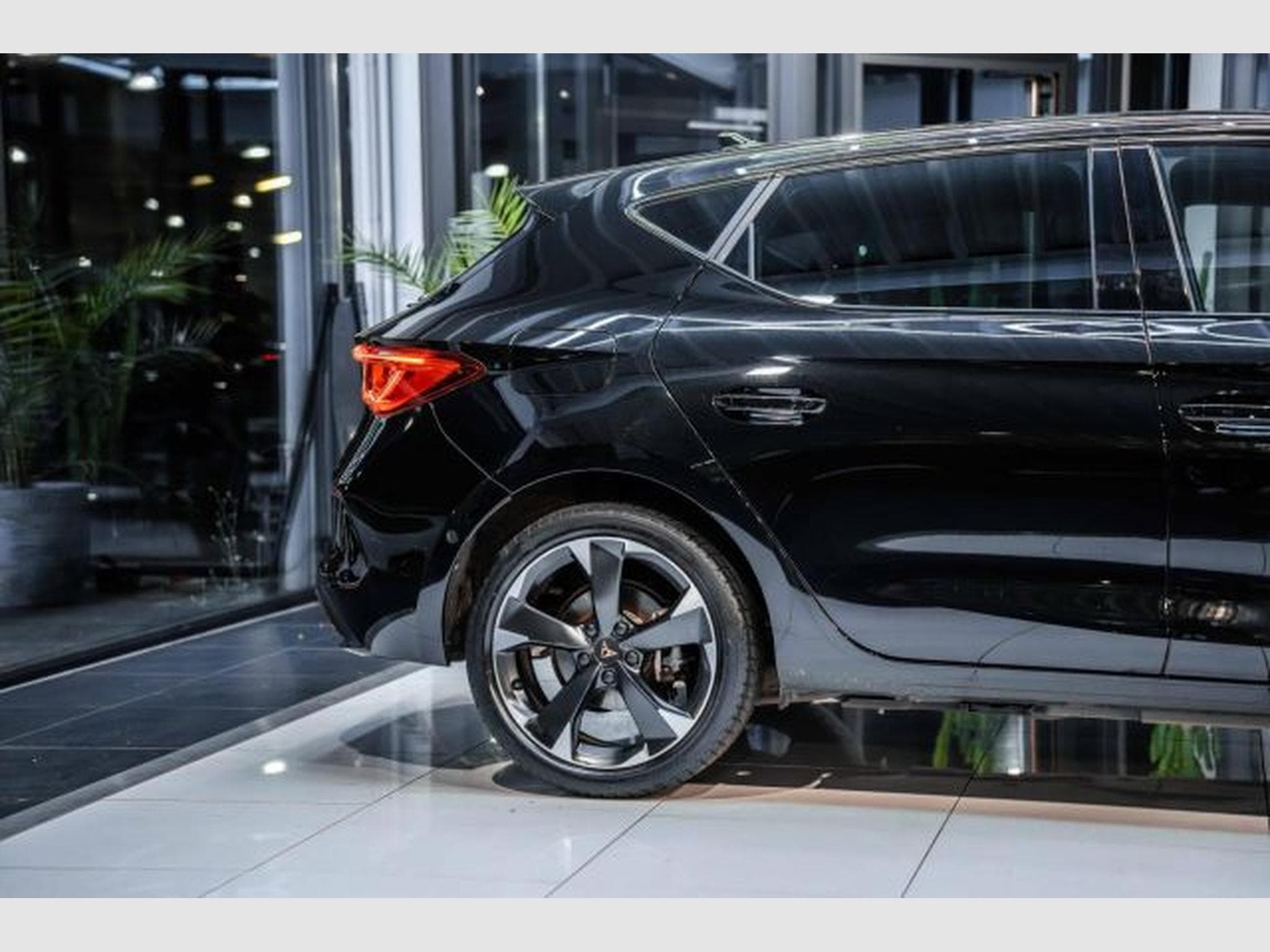 Cupra Leon Leon 1.4 TSI e-Hybrid DSG NAVI RFK LED SHZG VIRT (2022) - Foto 8