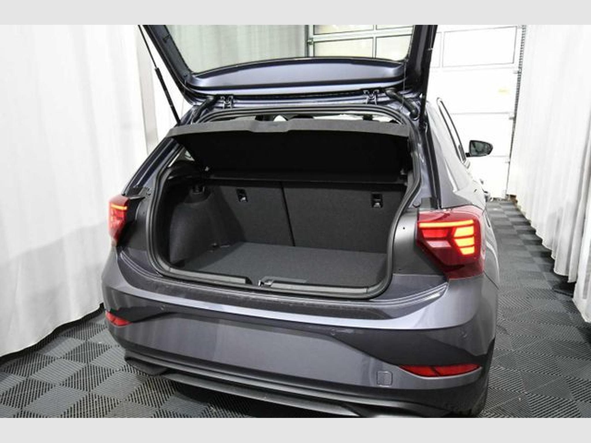 VW Polo Polo VI 1.0 TSI OPF Life - SH, Kamera, Navi (2025) - Foto 5